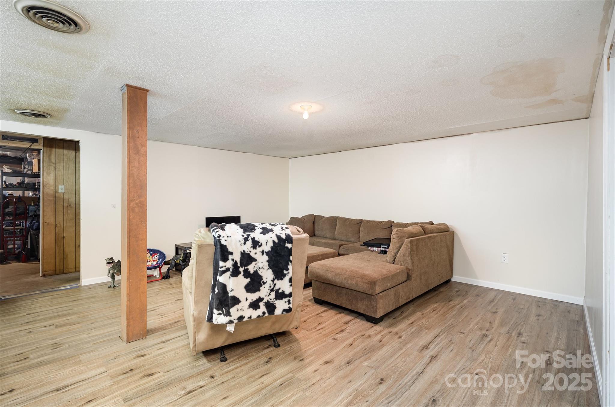 5609 Grace Chapel Road — Hickory