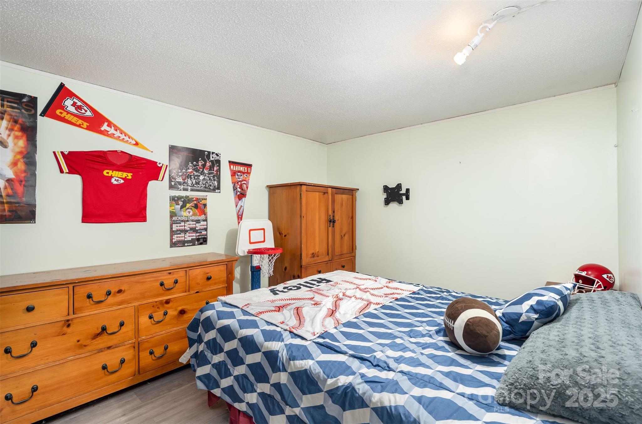 5609 Grace Chapel Road — Hickory