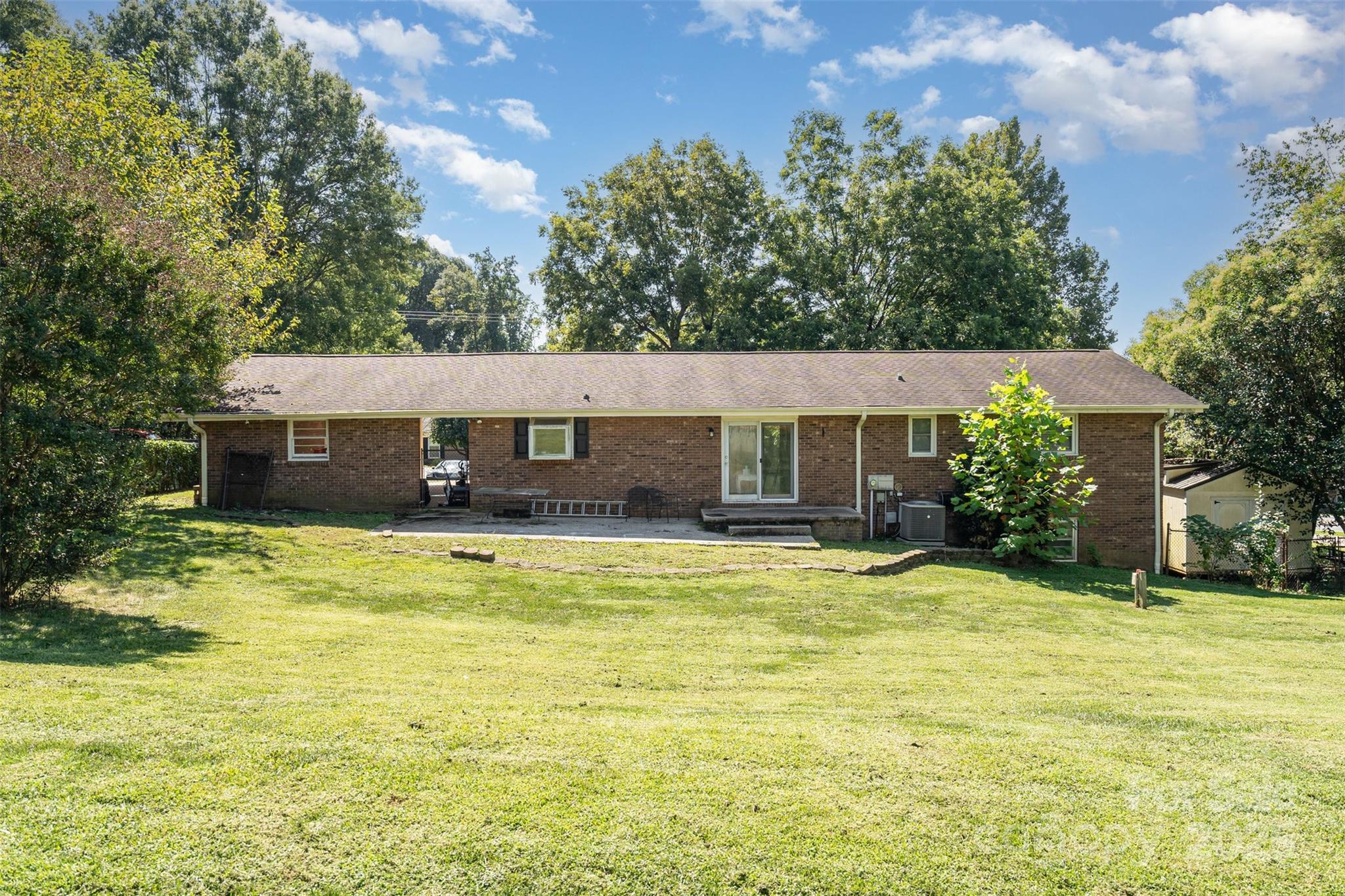 5609 Grace Chapel Road — Hickory