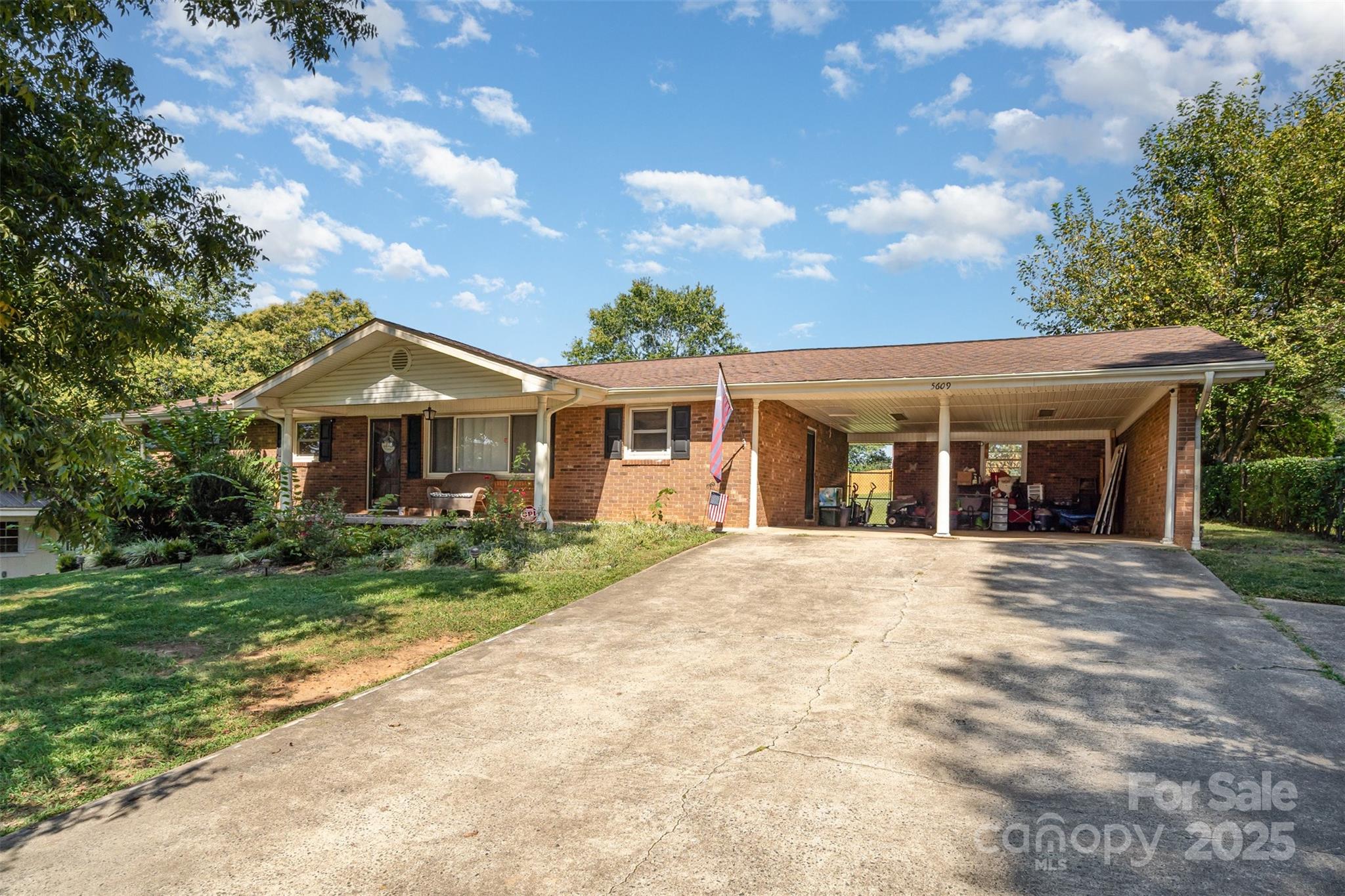 5609 Grace Chapel Road — Hickory