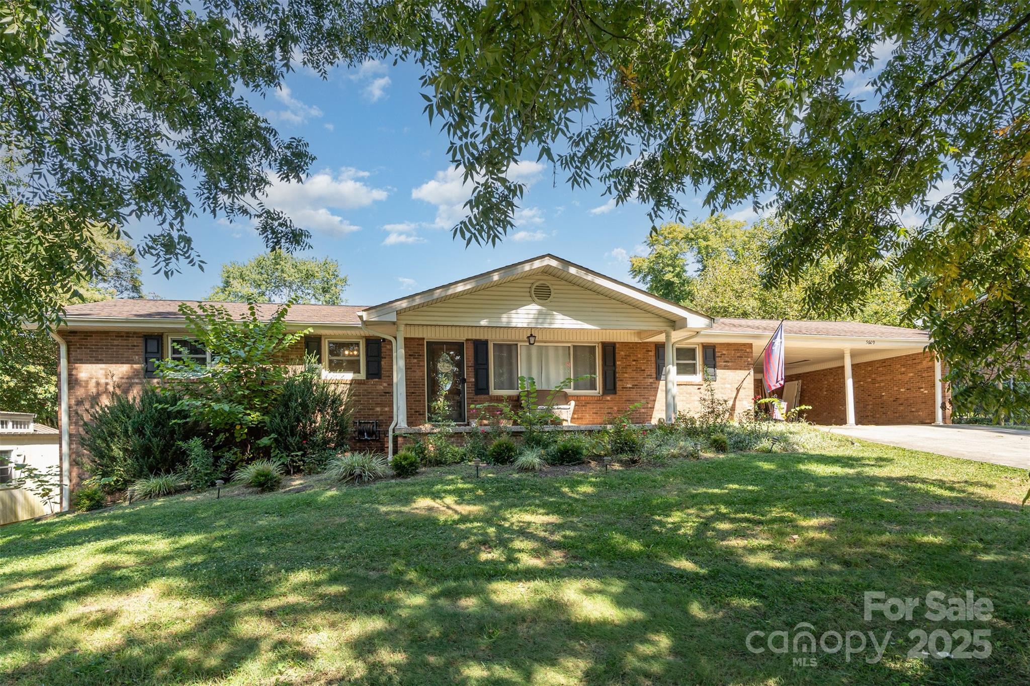 5609 Grace Chapel Road — Hickory