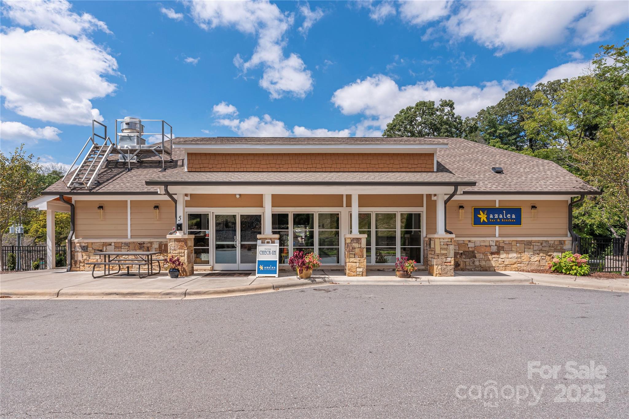 114 Bowling Park Road — Asheville