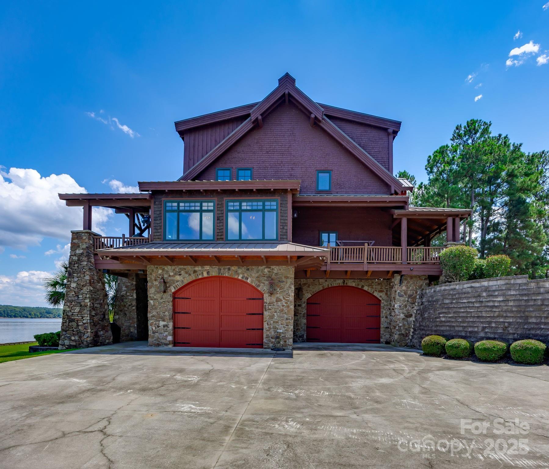 197 Smooth Rock Point — Ridgeway