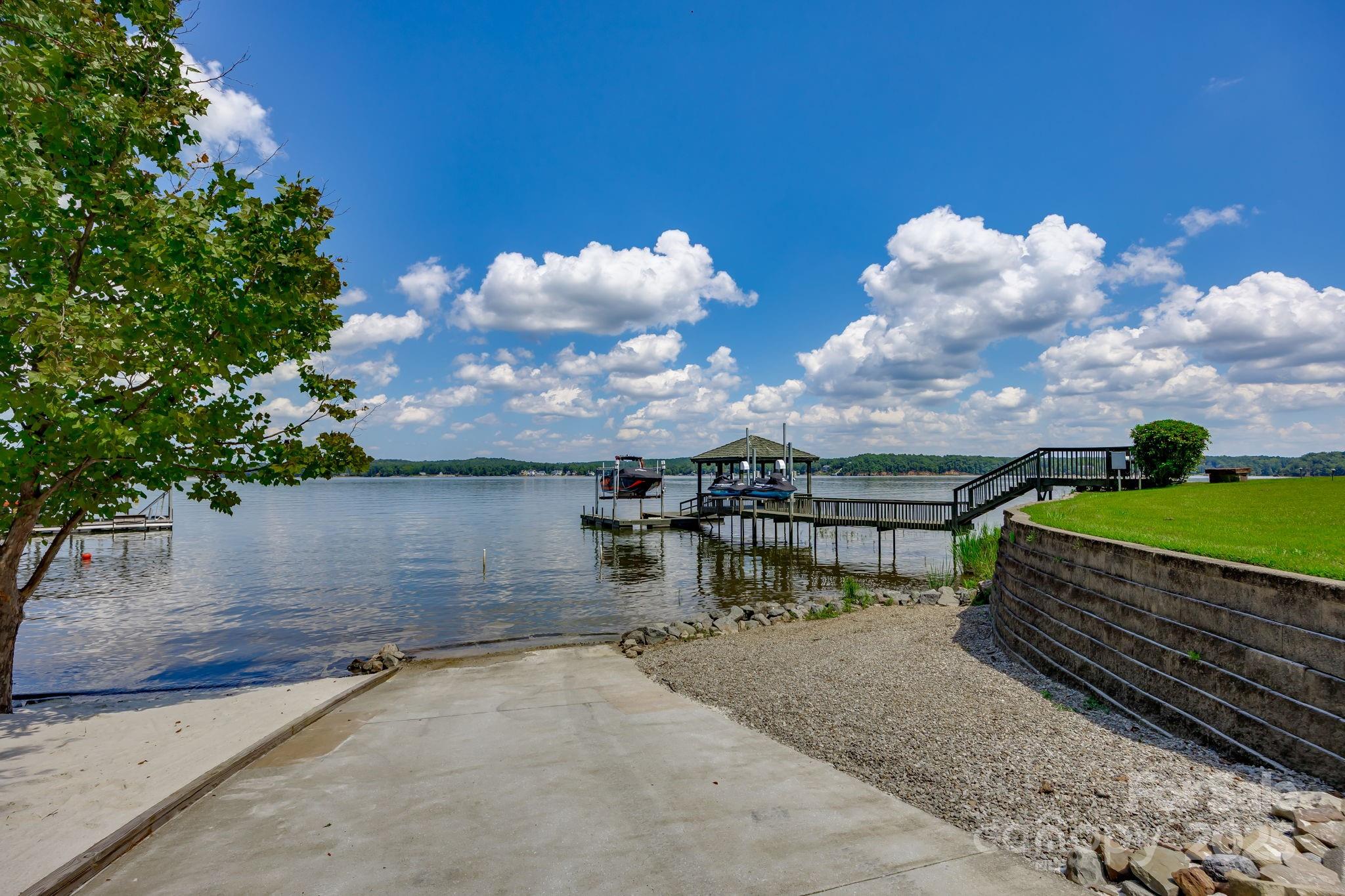 197 Smooth Rock Point — Ridgeway