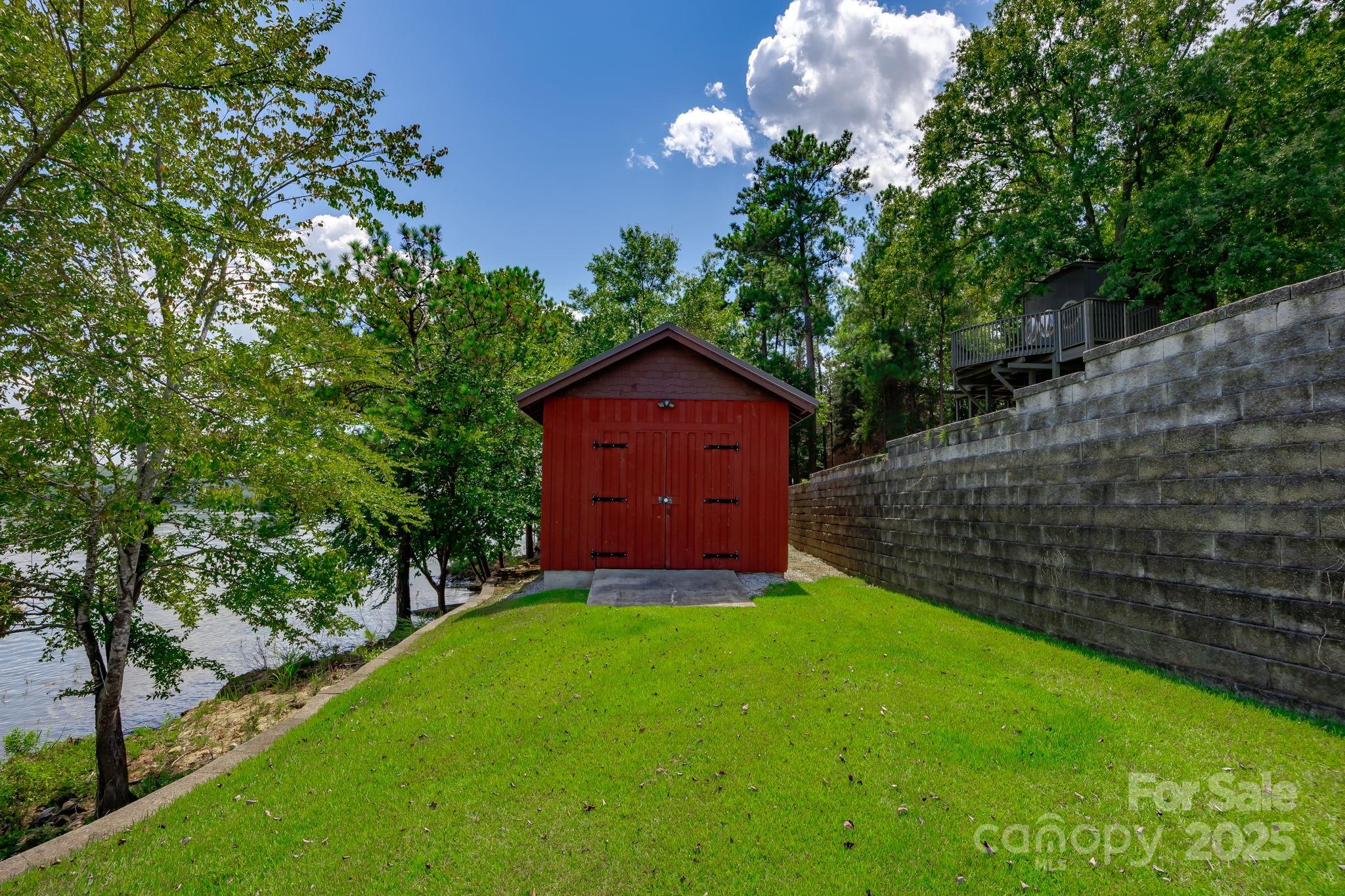 197 Smooth Rock Point — Ridgeway