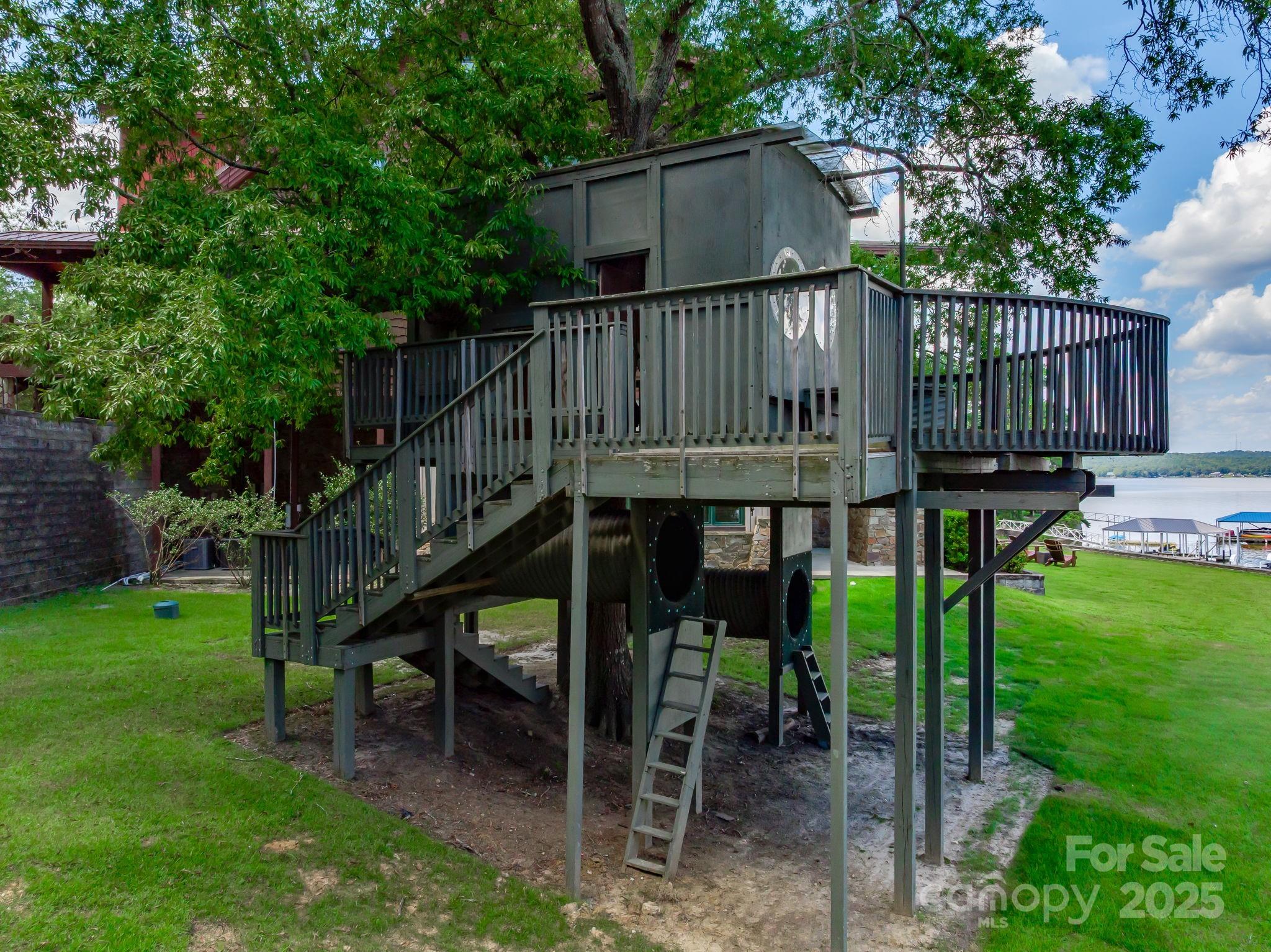 197 Smooth Rock Point — Ridgeway