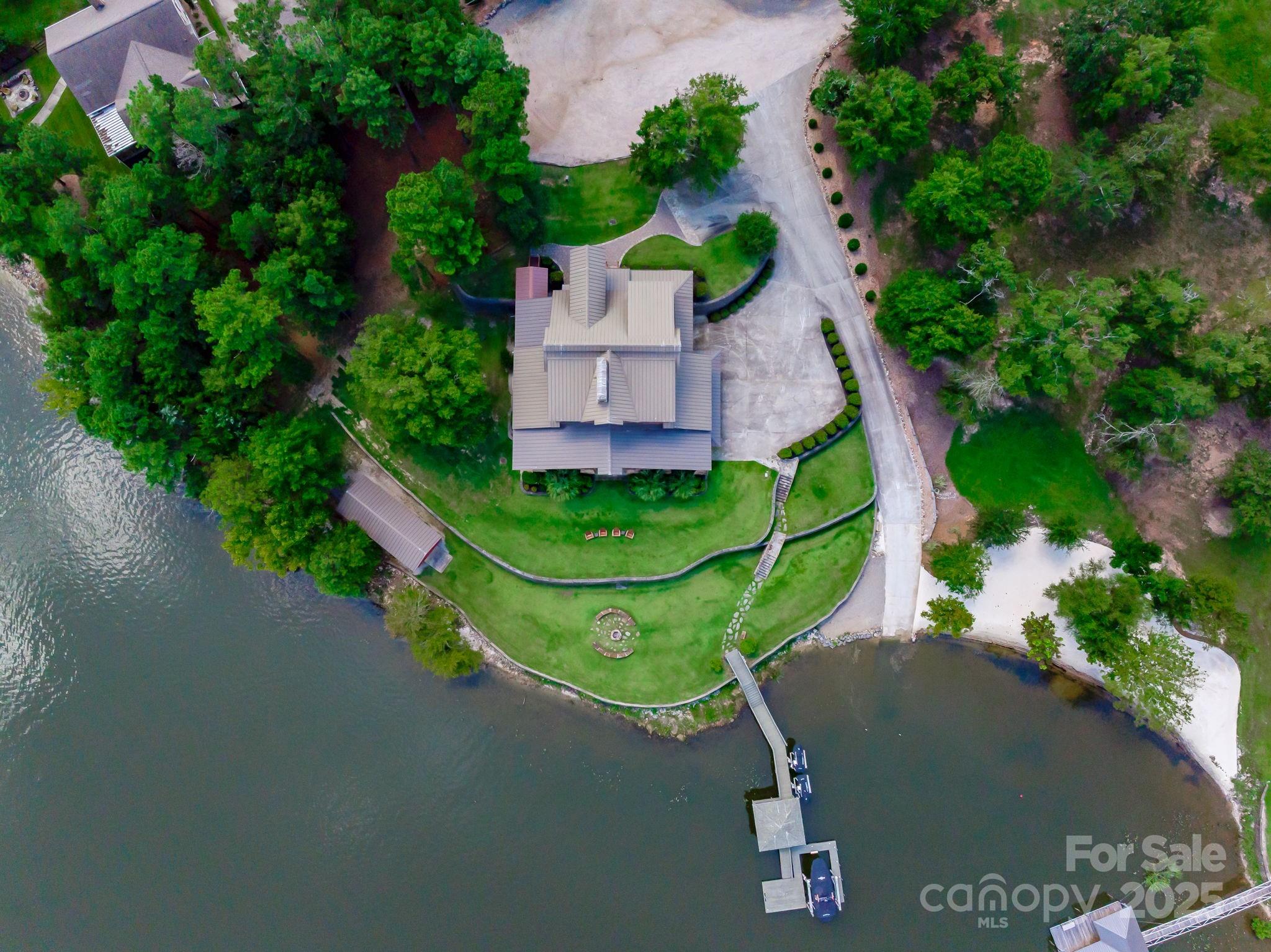 197 Smooth Rock Point — Ridgeway