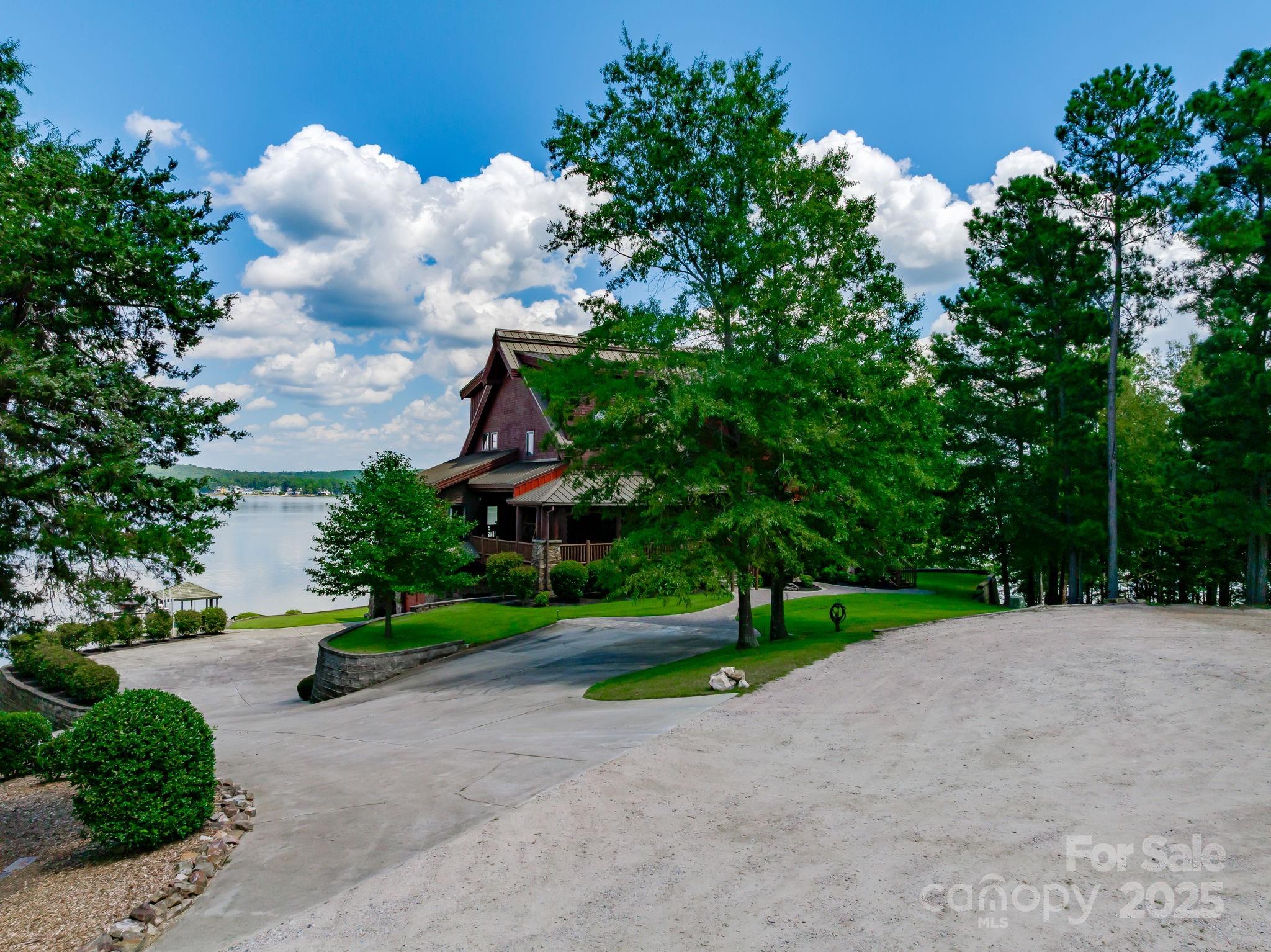 197 Smooth Rock Point — Ridgeway