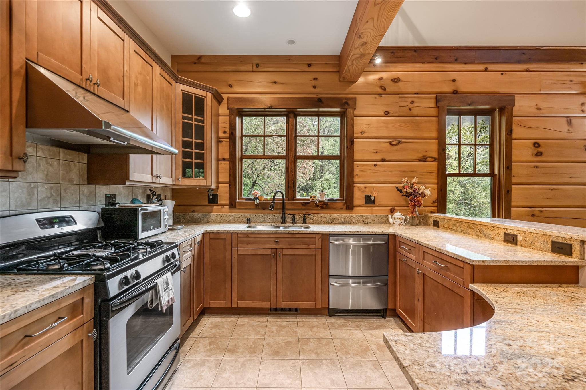 635 Whisper Mountain Drive — Leicester