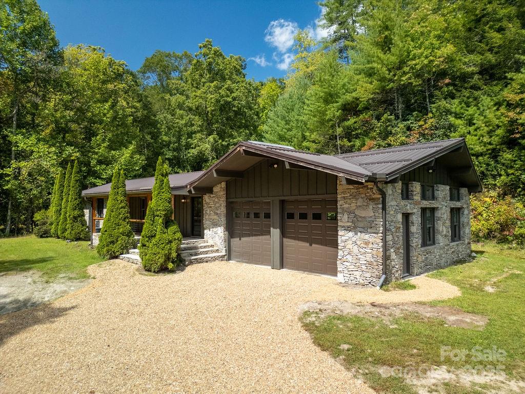 7321 Greenville Highway — Brevard