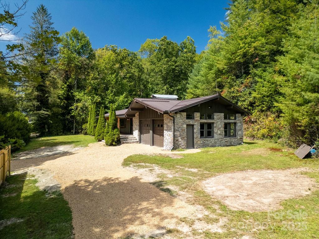 7321 Greenville Highway — Brevard