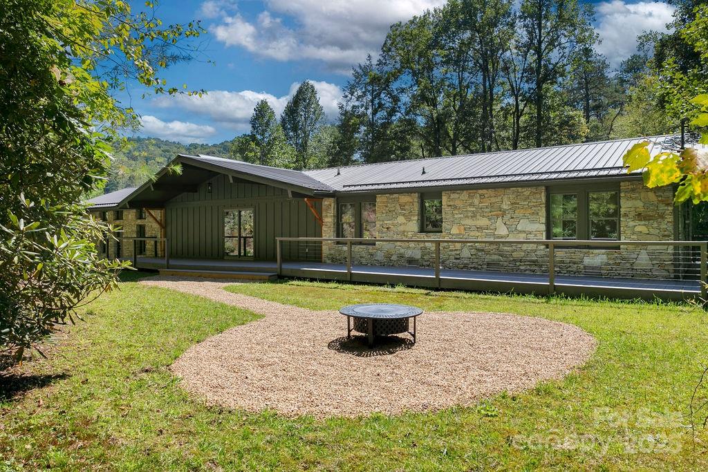 7321 Greenville Highway — Brevard