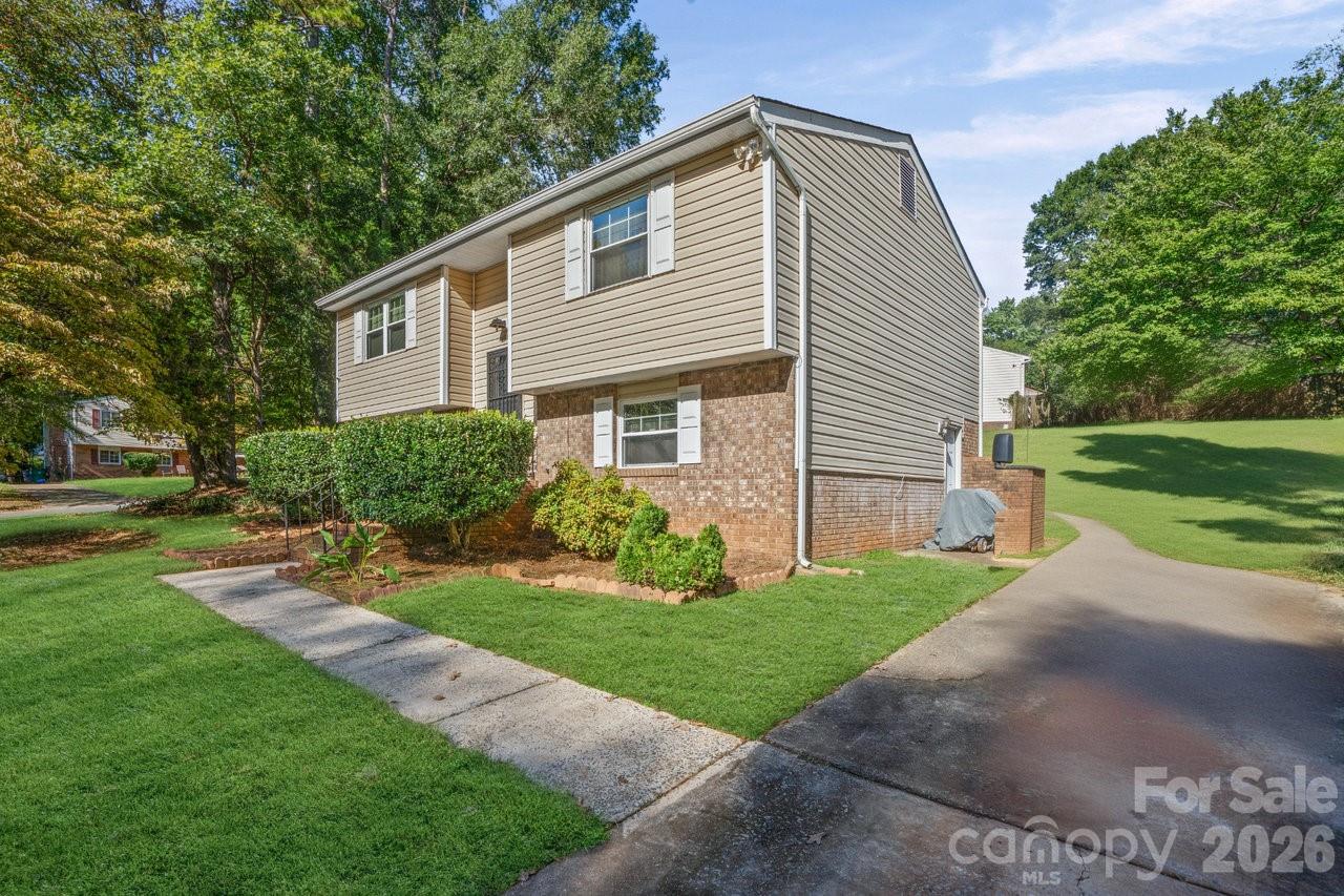 8619 Eaglewind Drive — Charlotte