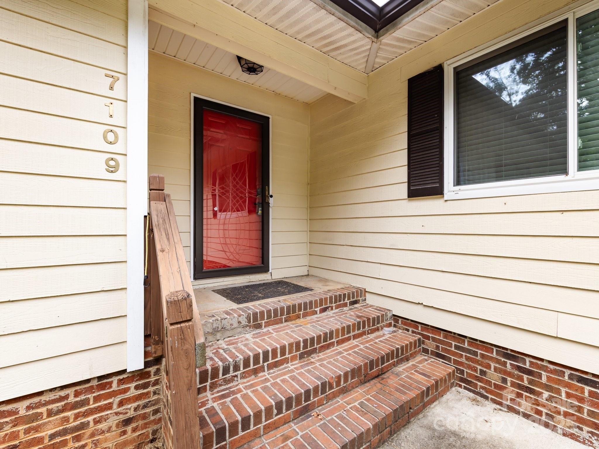 7109 Bisaner Street — Charlotte