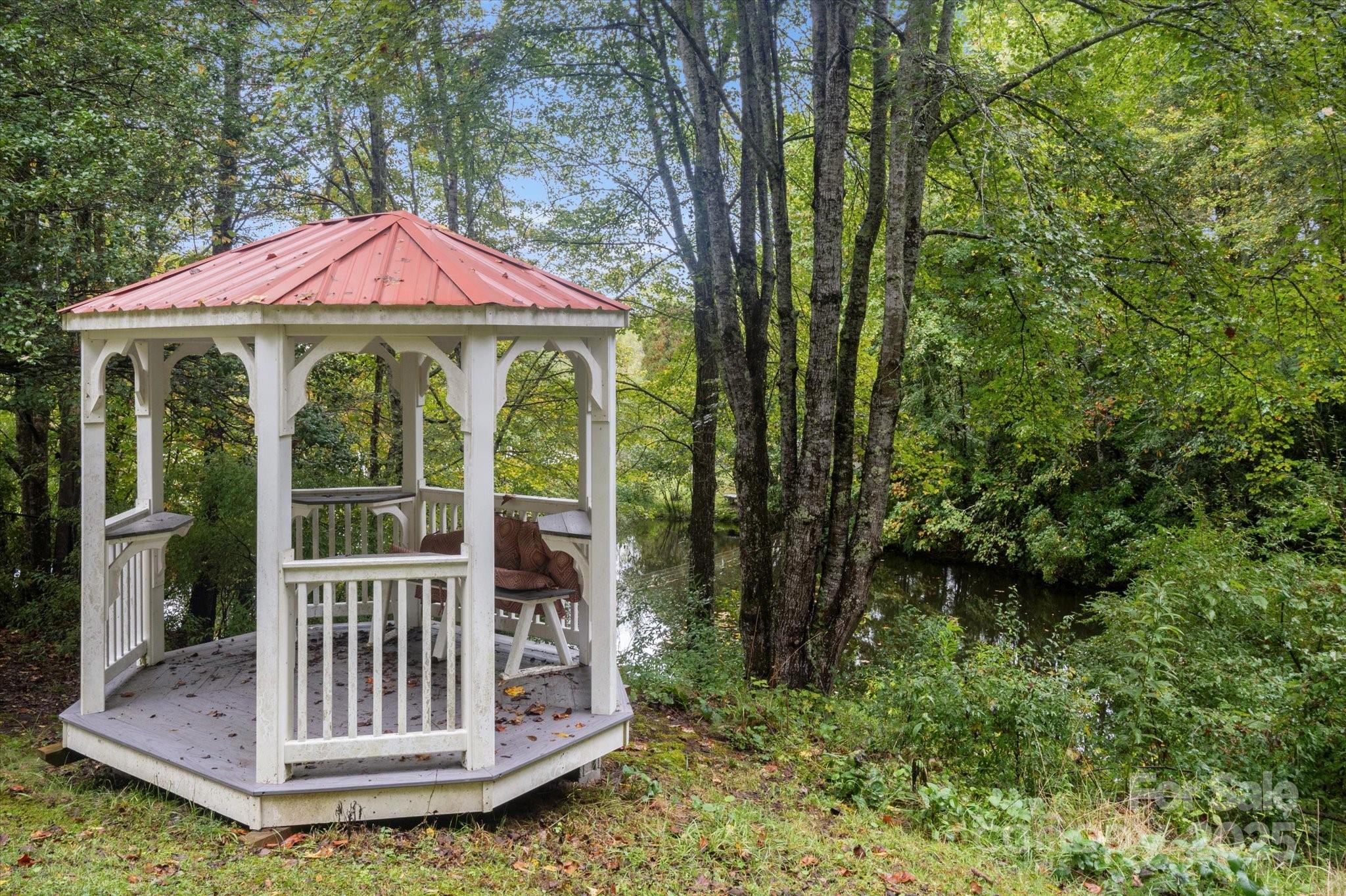 89 Quiet Pond Lane — Pisgah Forest