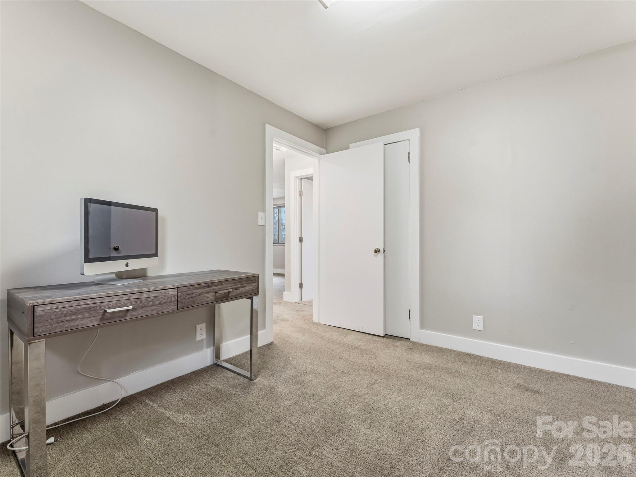 605 Dana Road — Hendersonville