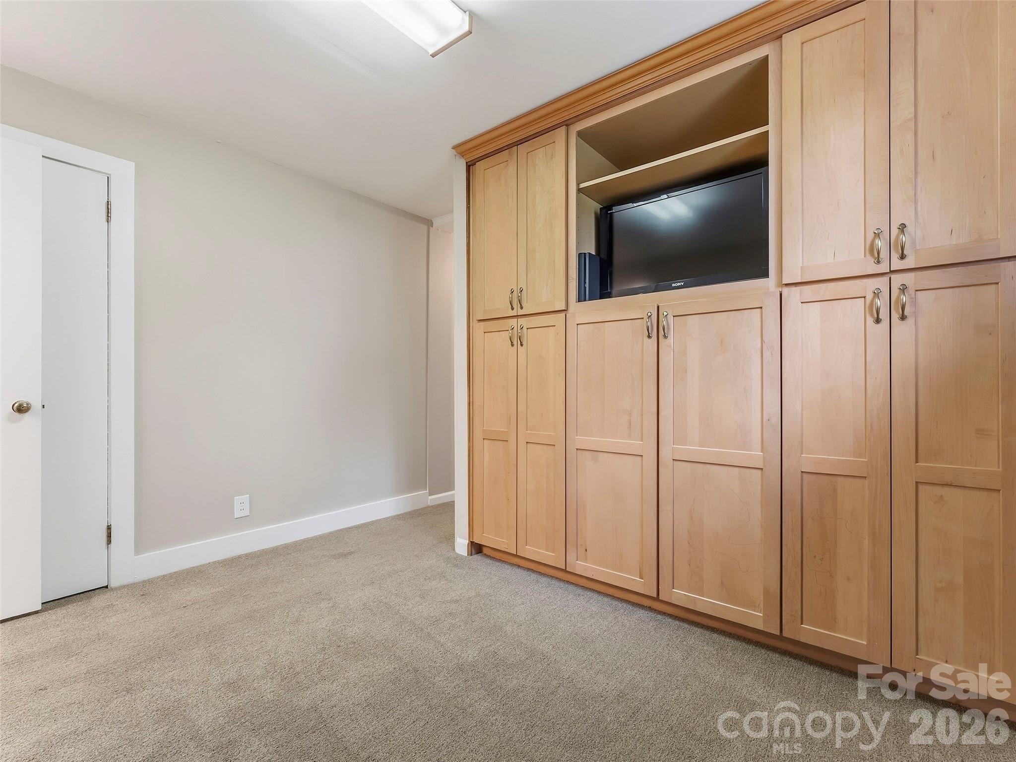 605 Dana Road — Hendersonville