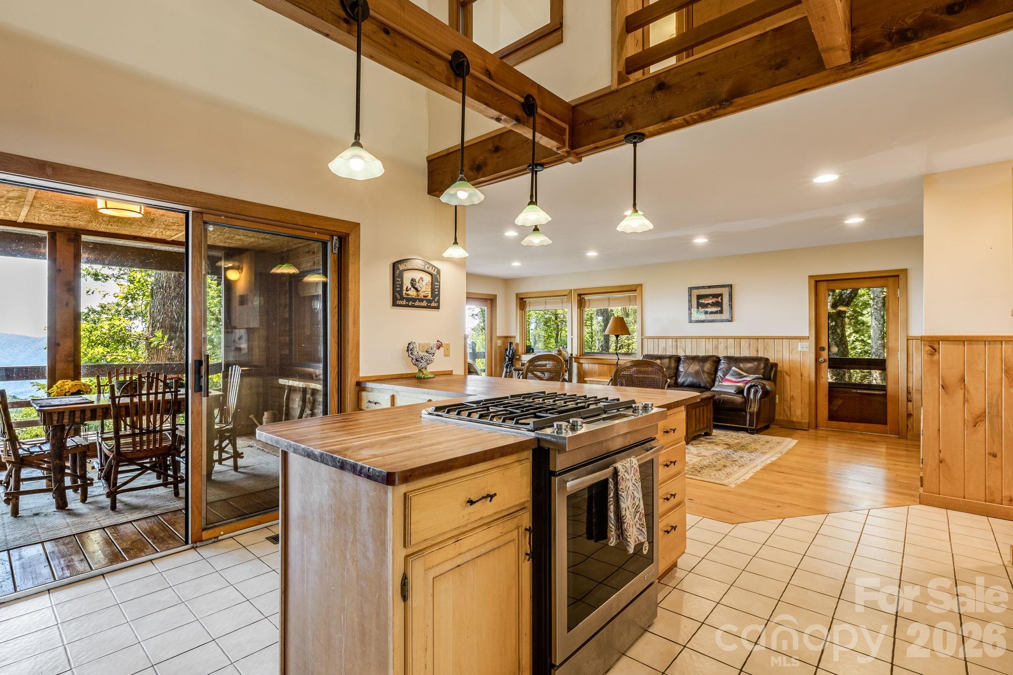 765/764 Osborne Knob Road — Little Switzerland