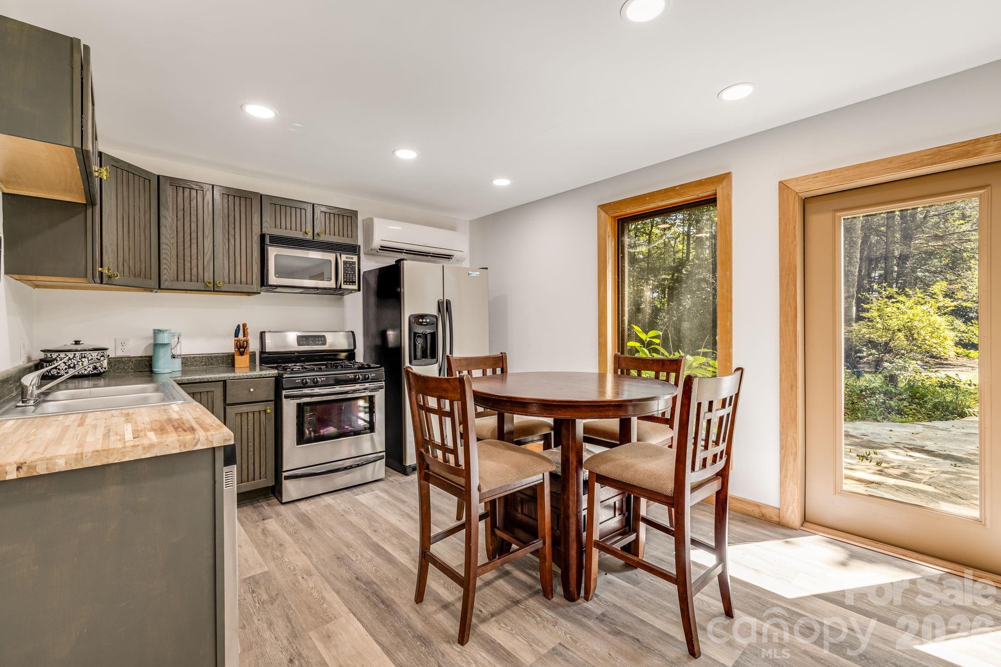 765/764 Osborne Knob Road — Little Switzerland