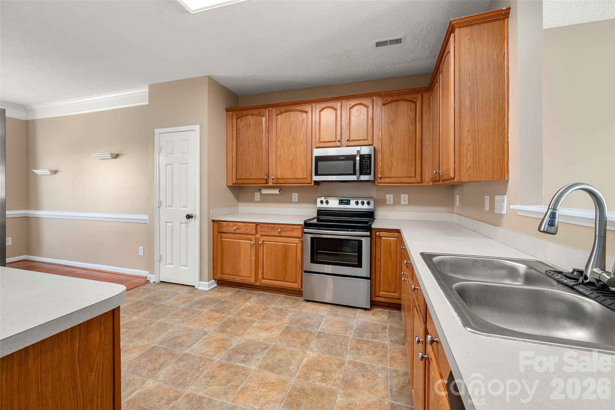 6934 Tanners Creek Drive — Huntersville