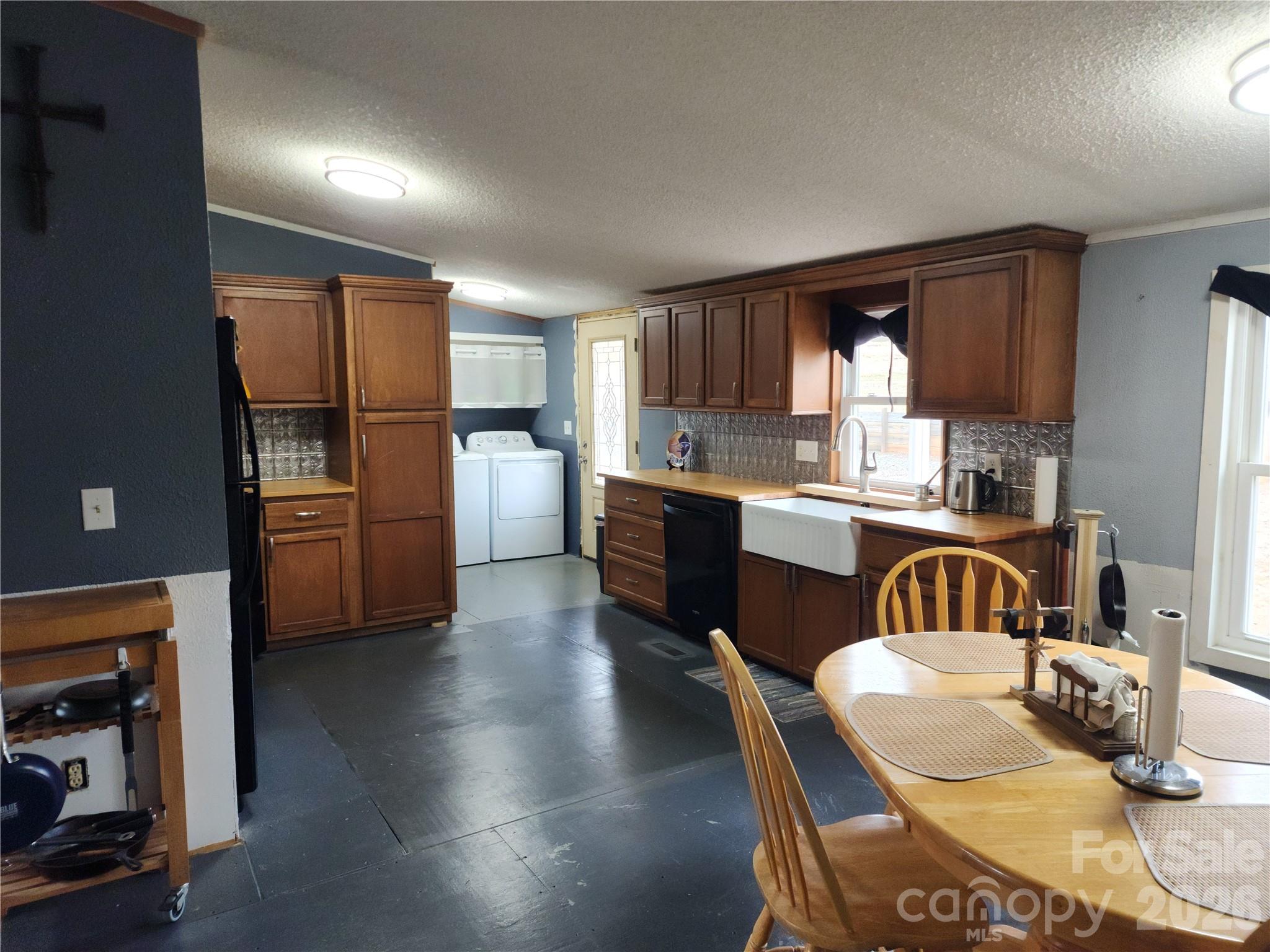 303 Johnson Dairy Road — Mooresville