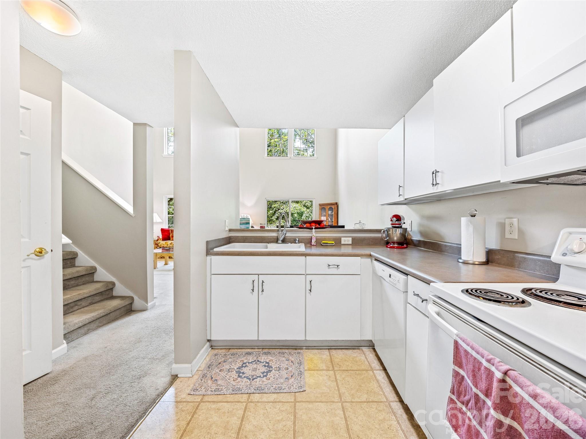 83 Farm Lane — Mills River
