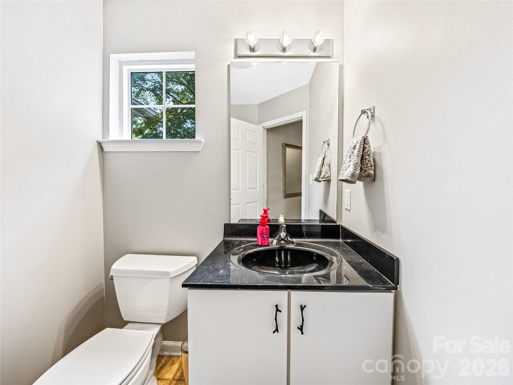 83 Farm Lane — Mills River