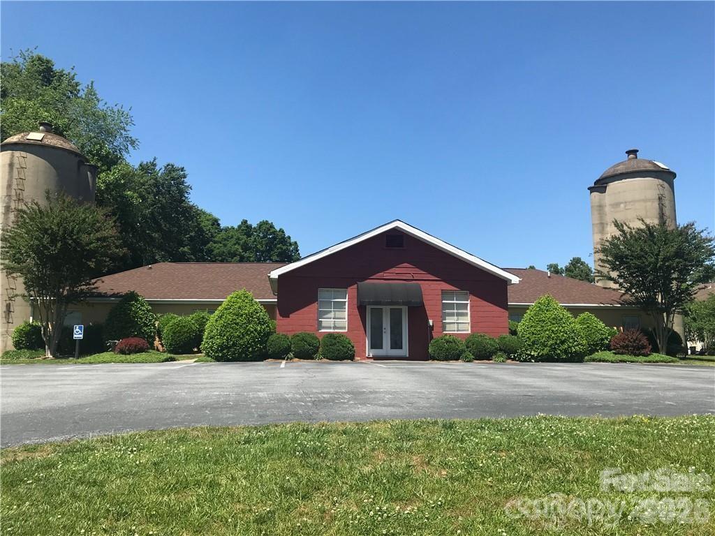 83 Farm Lane — Mills River