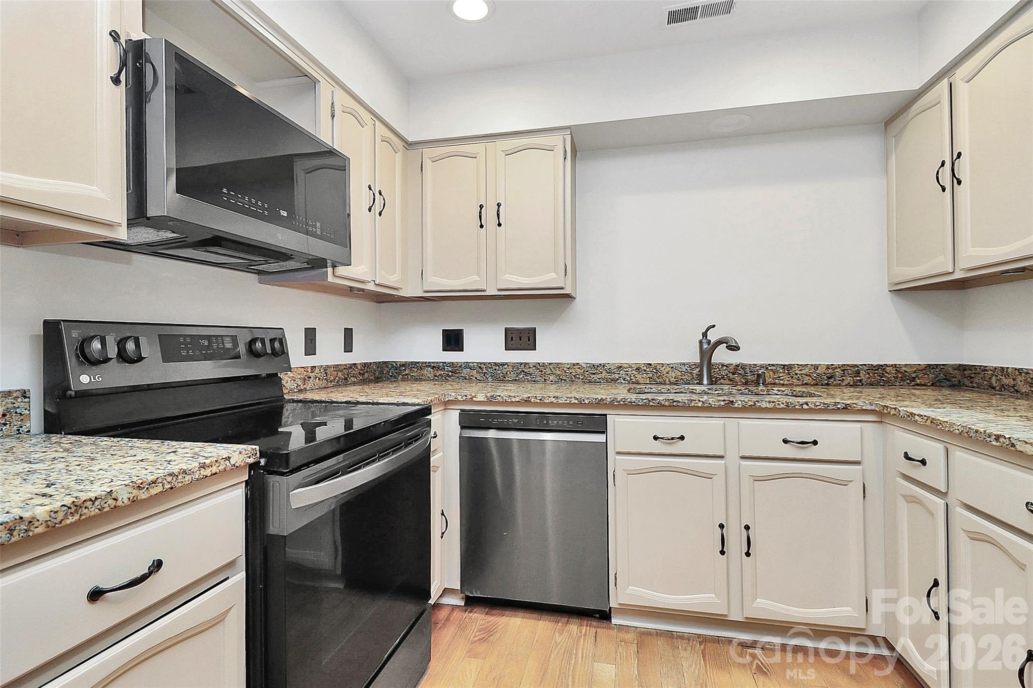 16 Woodvine Lane — Clover