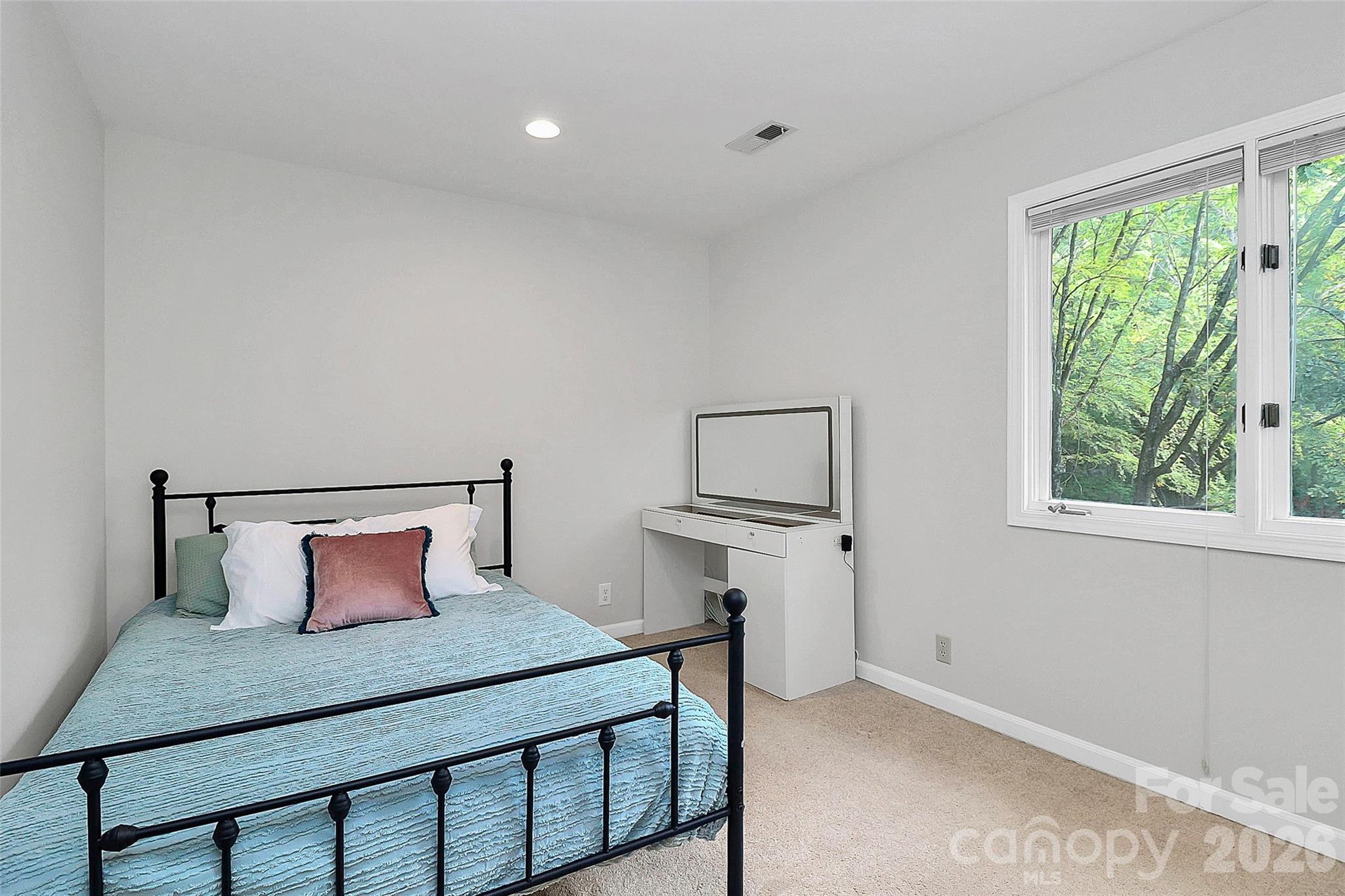 16 Woodvine Lane — Clover