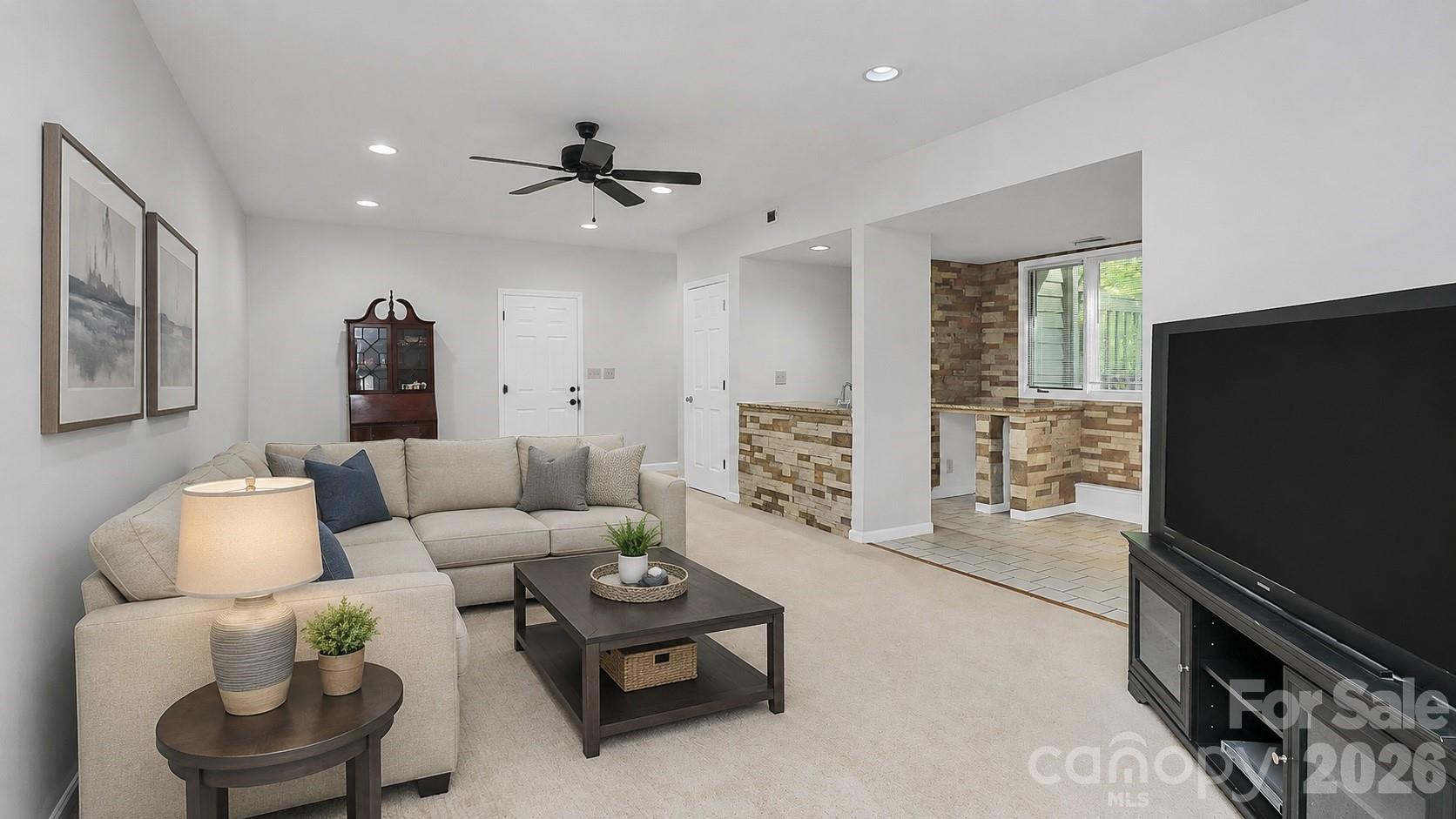 16 Woodvine Lane — Clover