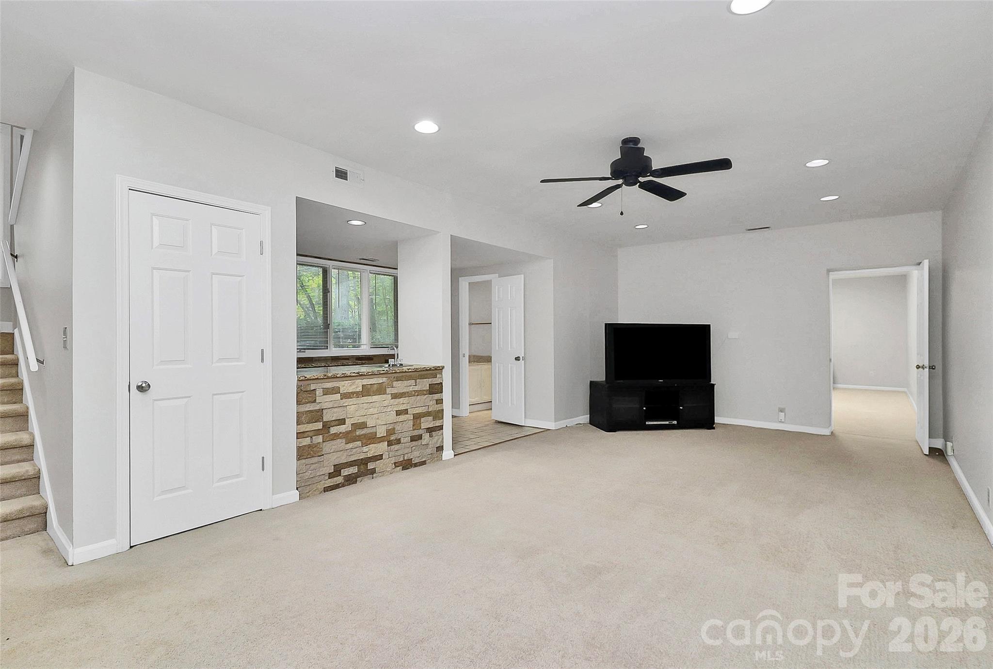 16 Woodvine Lane — Clover