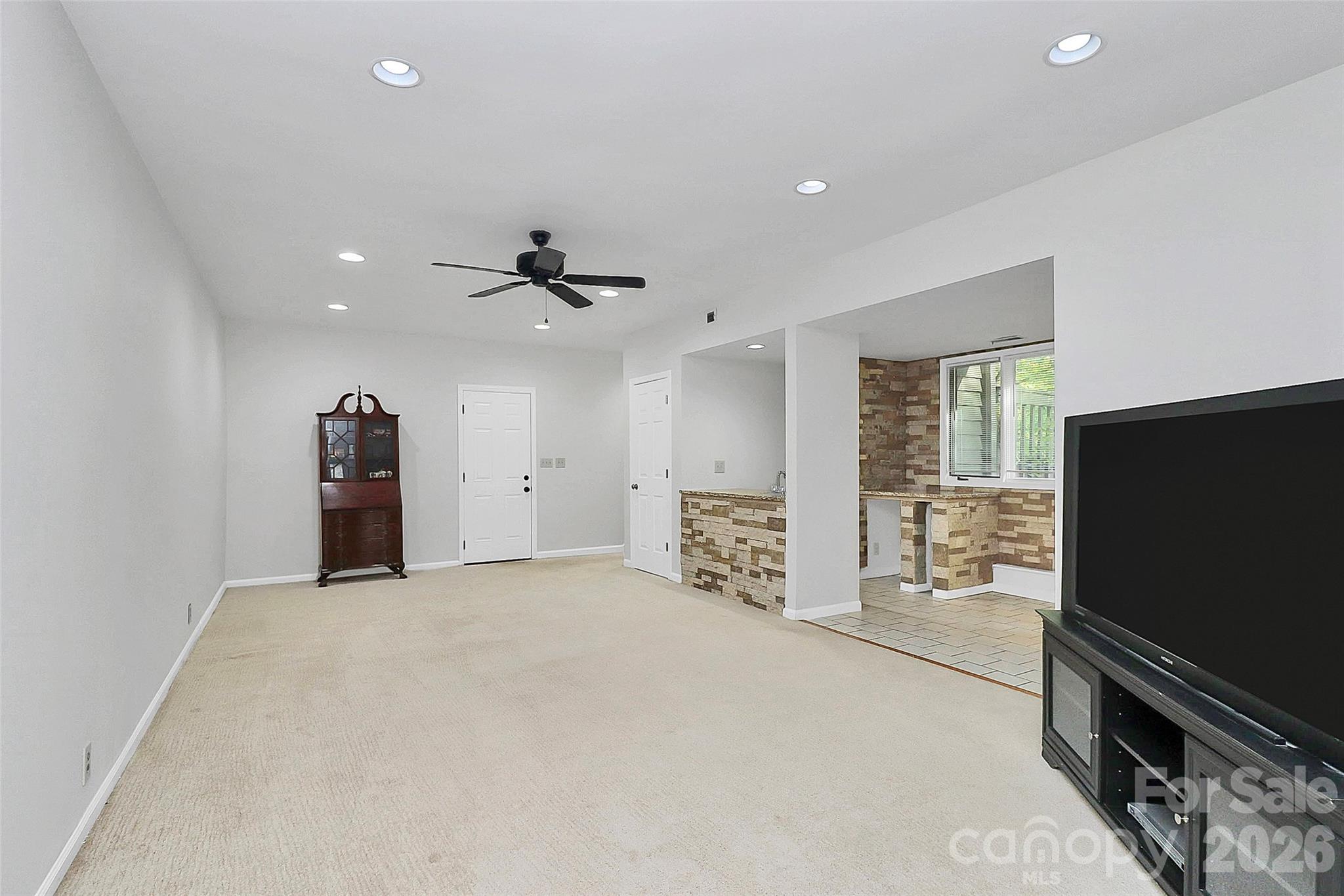 16 Woodvine Lane — Clover