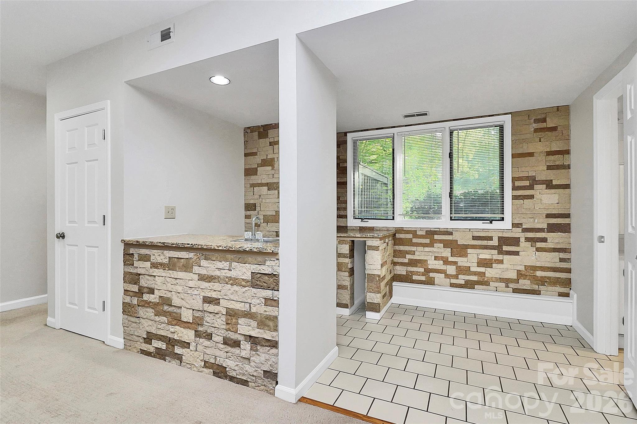 16 Woodvine Lane — Clover