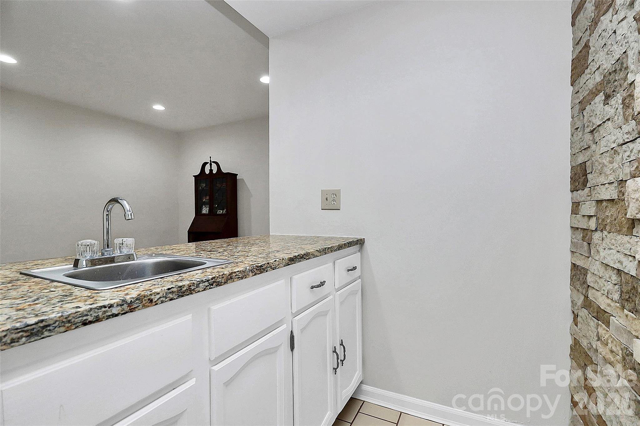 16 Woodvine Lane — Clover