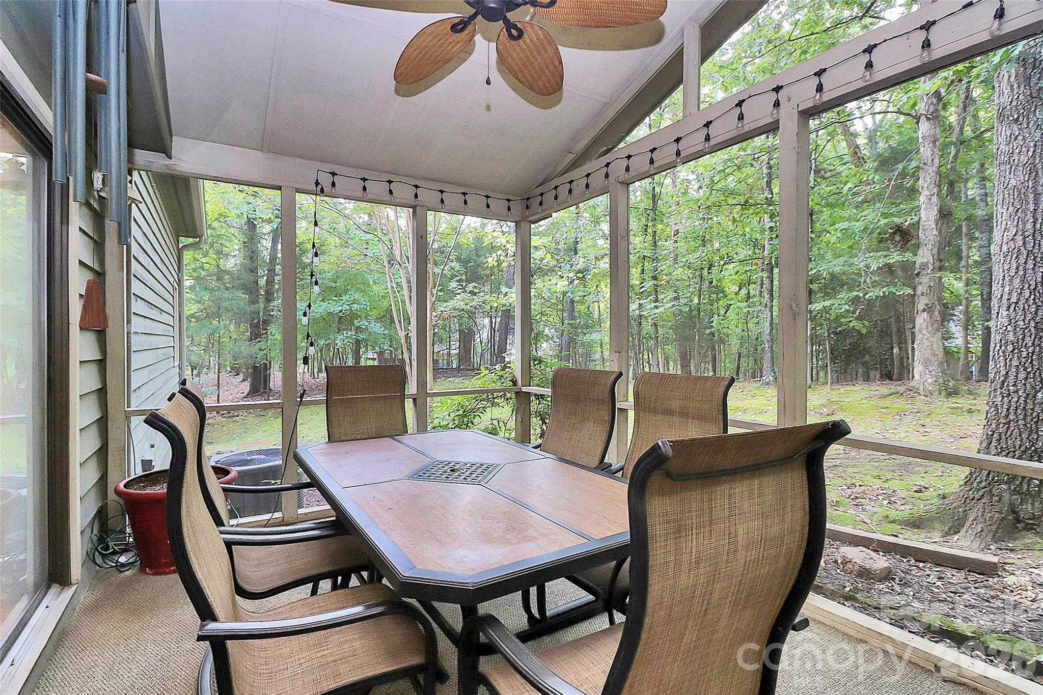 16 Woodvine Lane — Clover