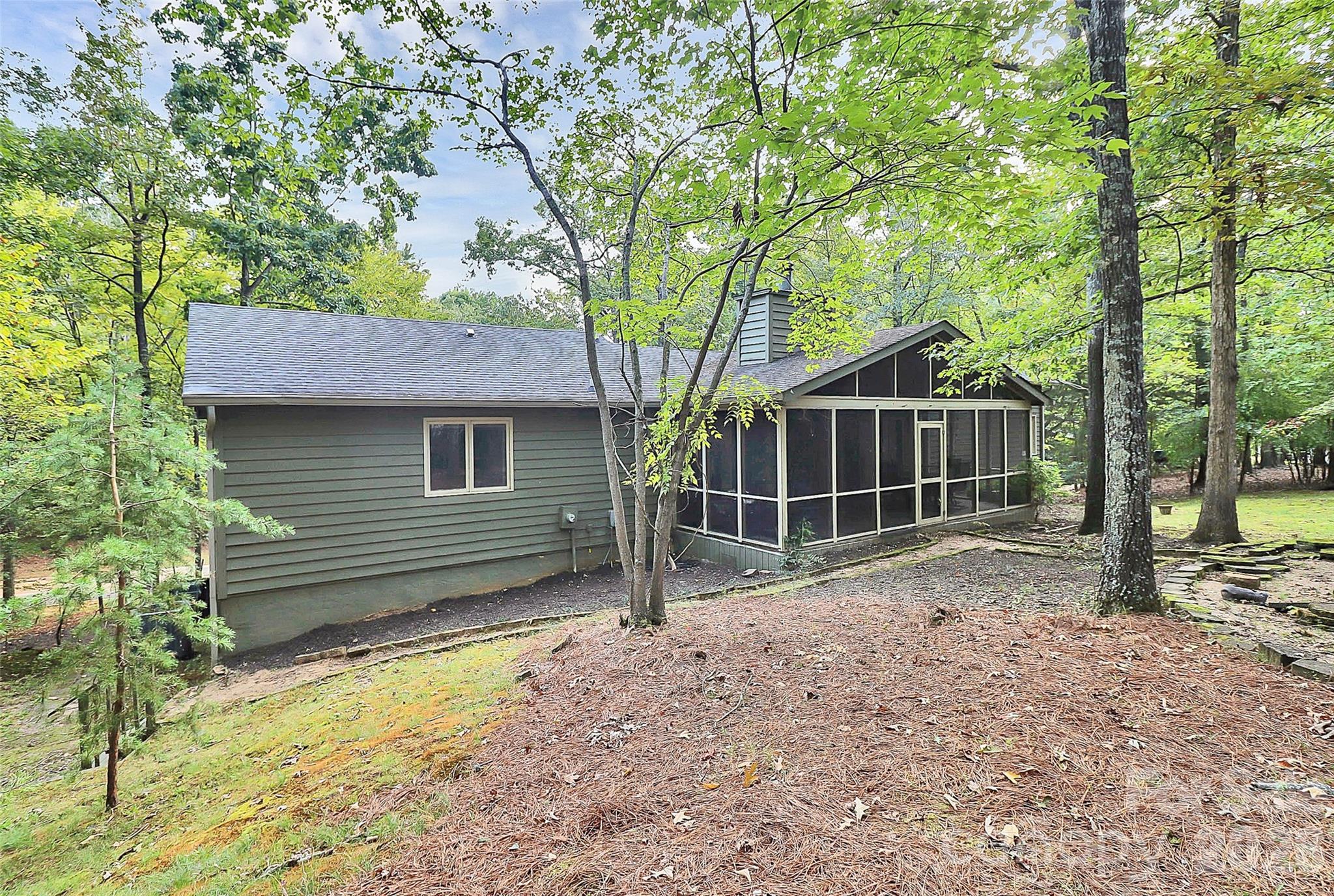 16 Woodvine Lane — Clover