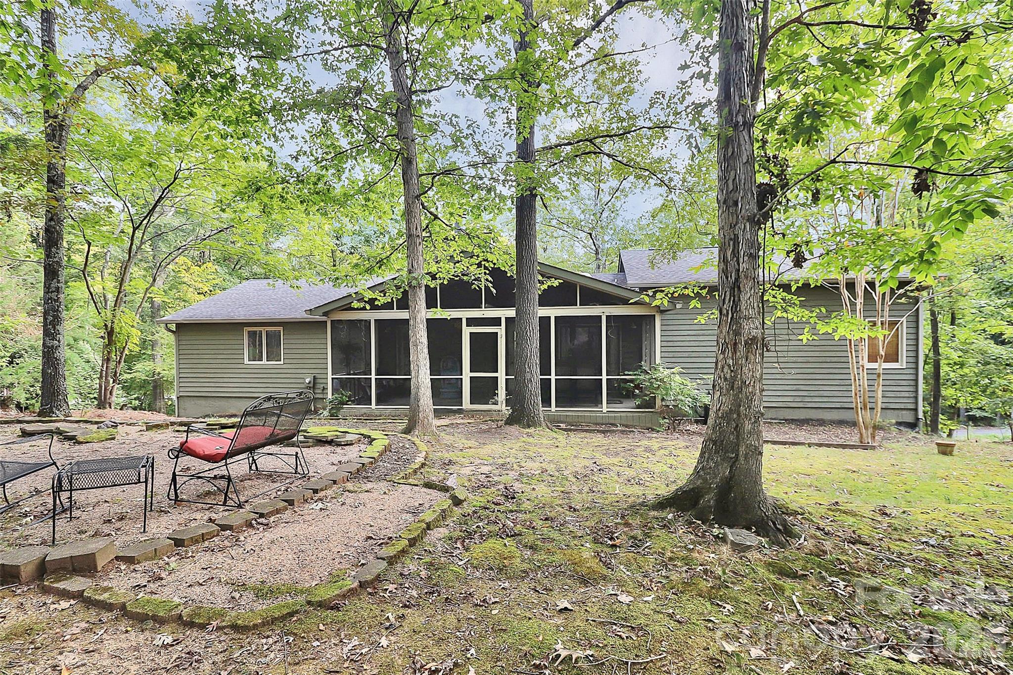16 Woodvine Lane — Clover