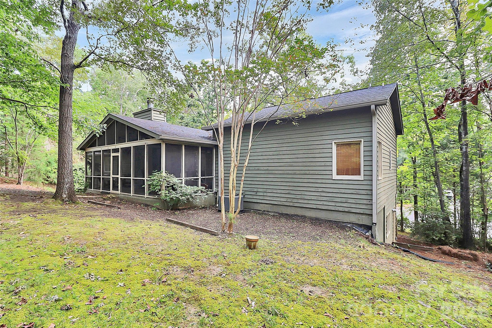 16 Woodvine Lane — Clover