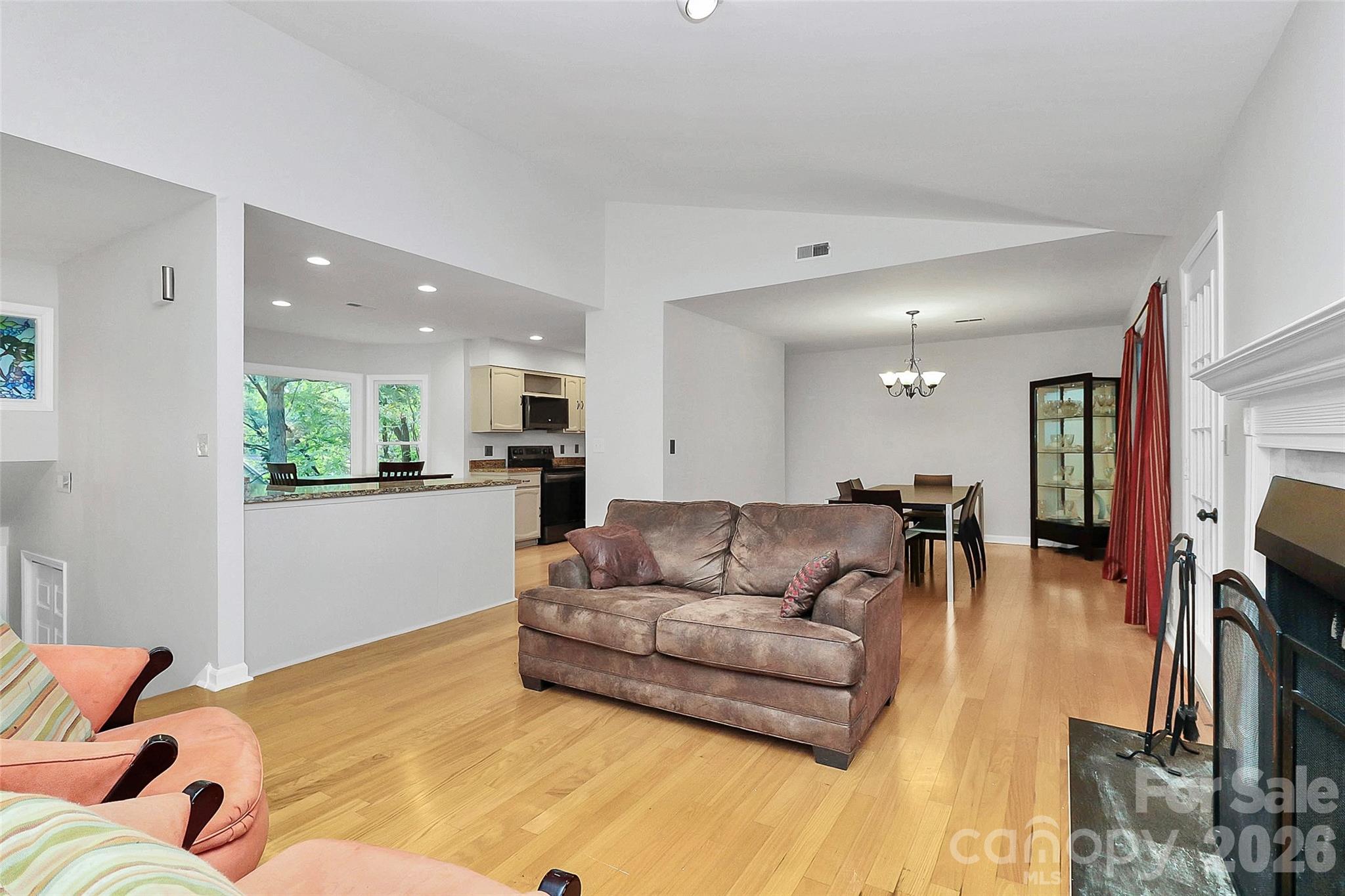 16 Woodvine Lane — Clover