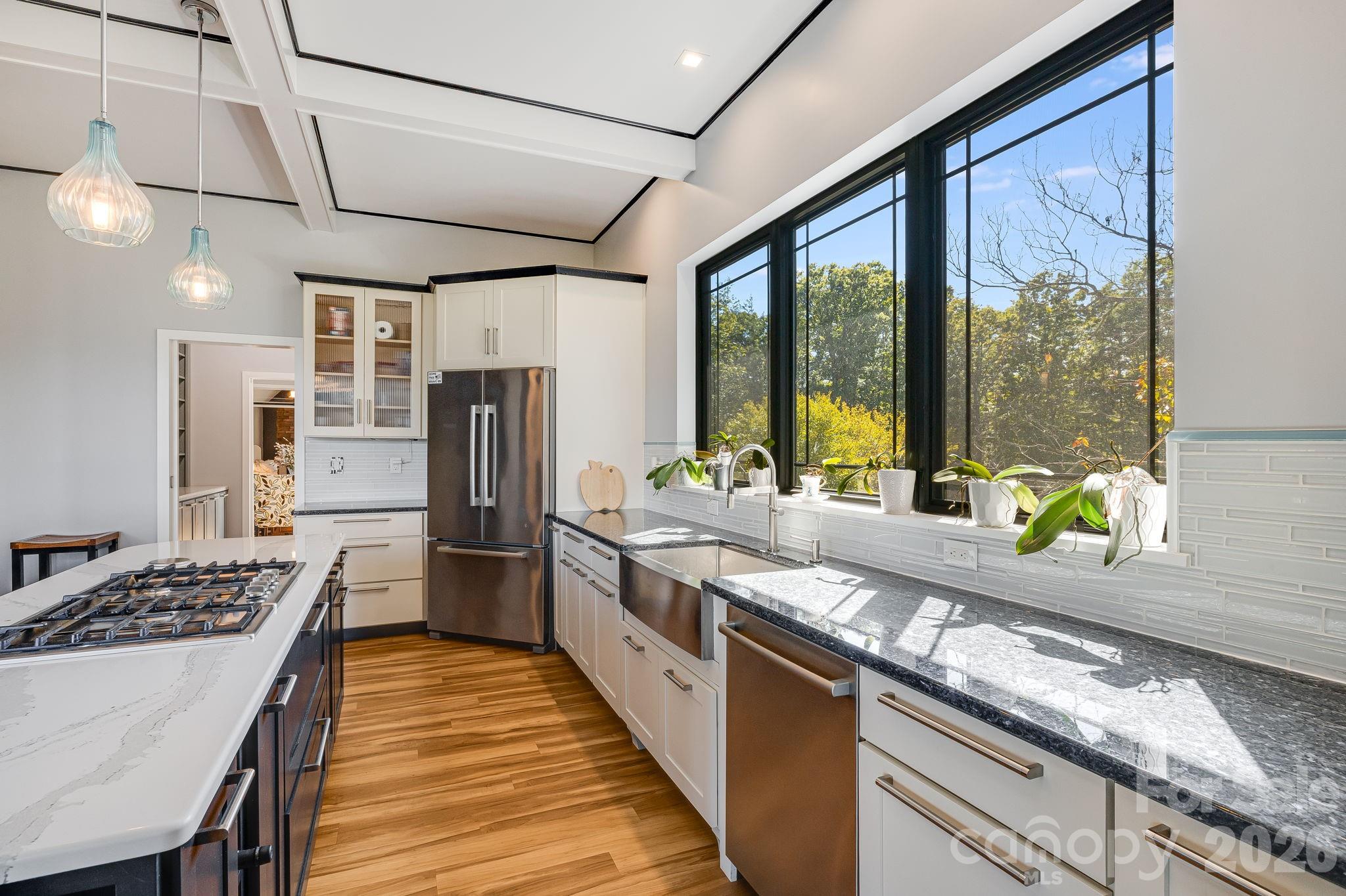 1387 Woods Ammons Road — Mars Hill