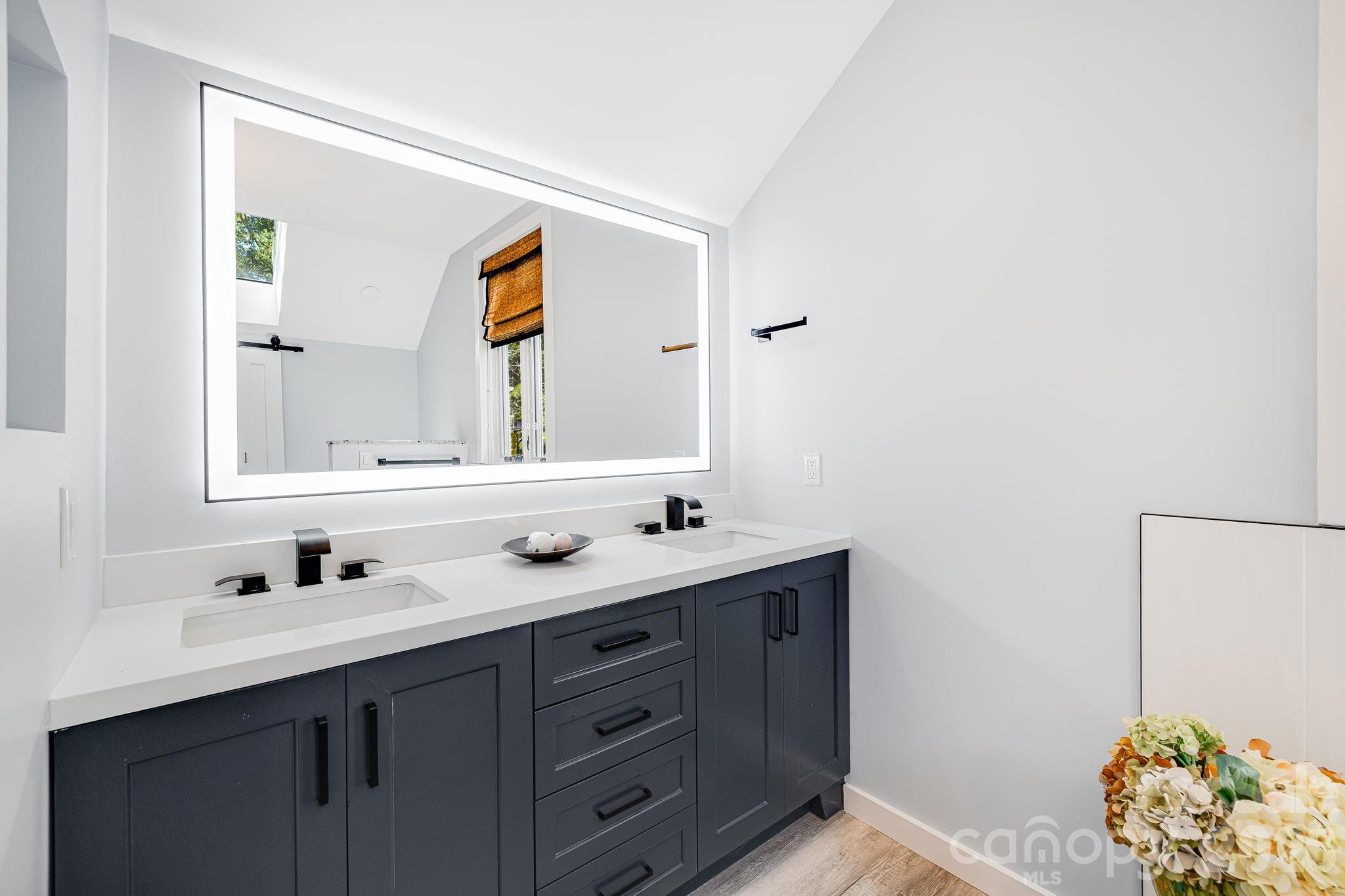 1387 Woods Ammons Road — Mars Hill