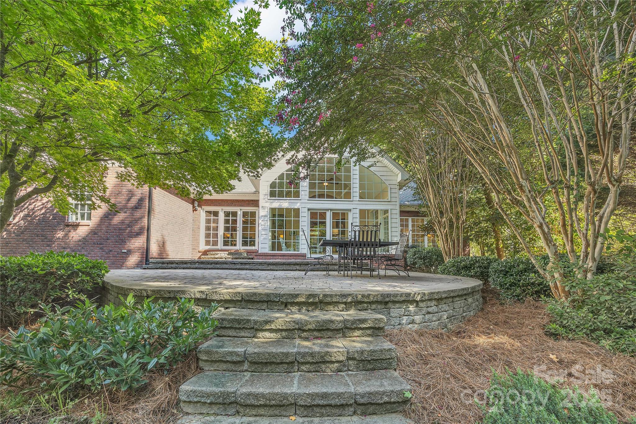 322 W Glenview Drive — Salisbury