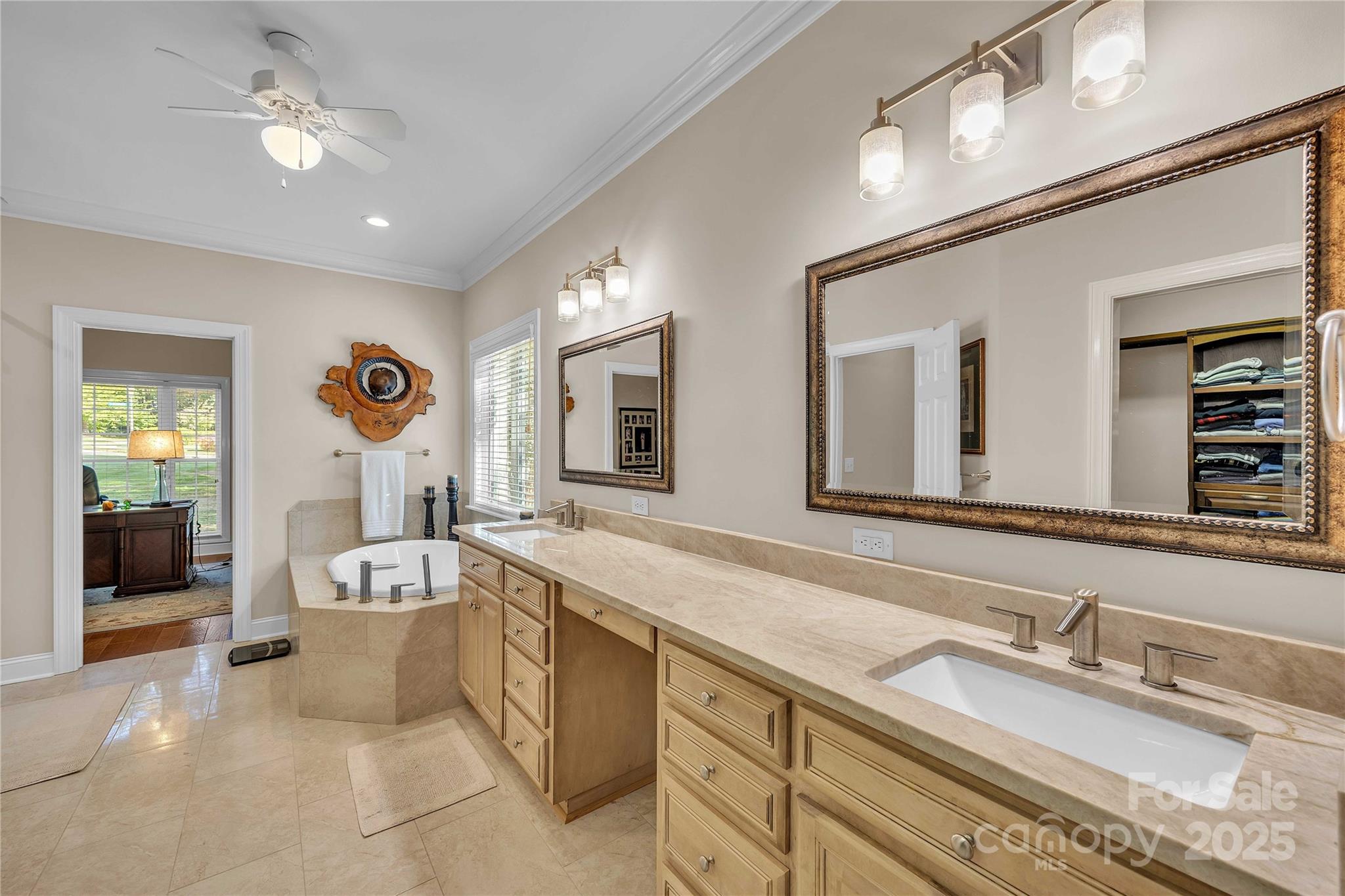 322 W Glenview Drive — Salisbury