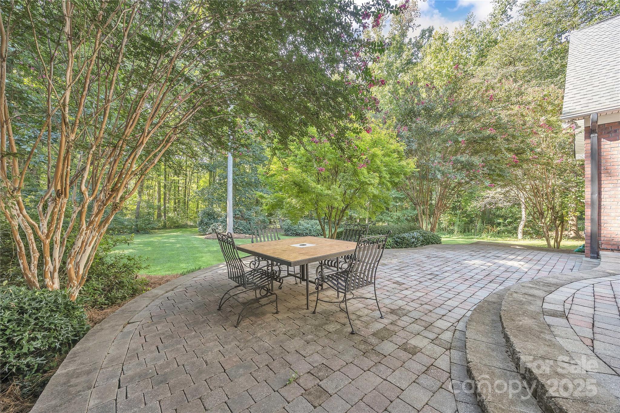 322 W Glenview Drive — Salisbury