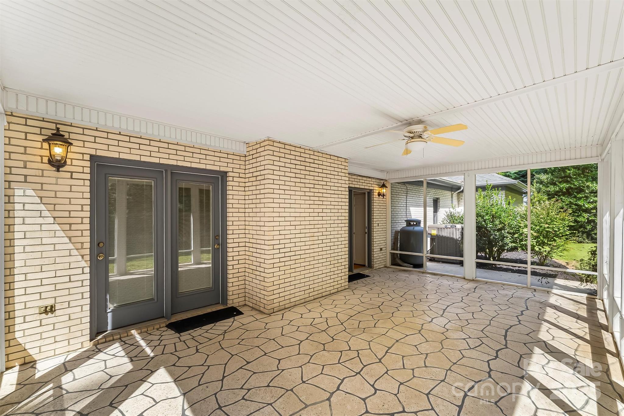 200 Woodland Drive — Marion
