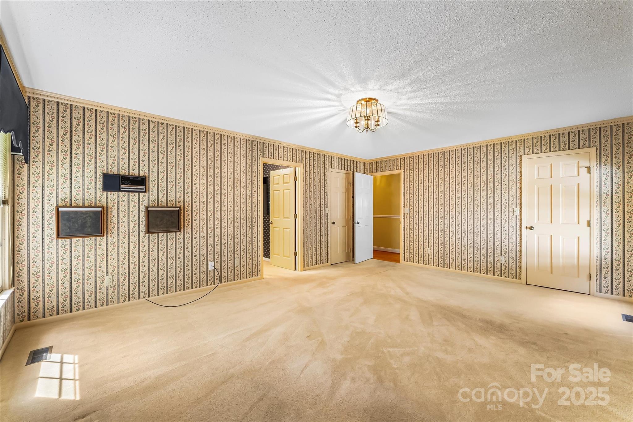 200 Woodland Drive — Marion