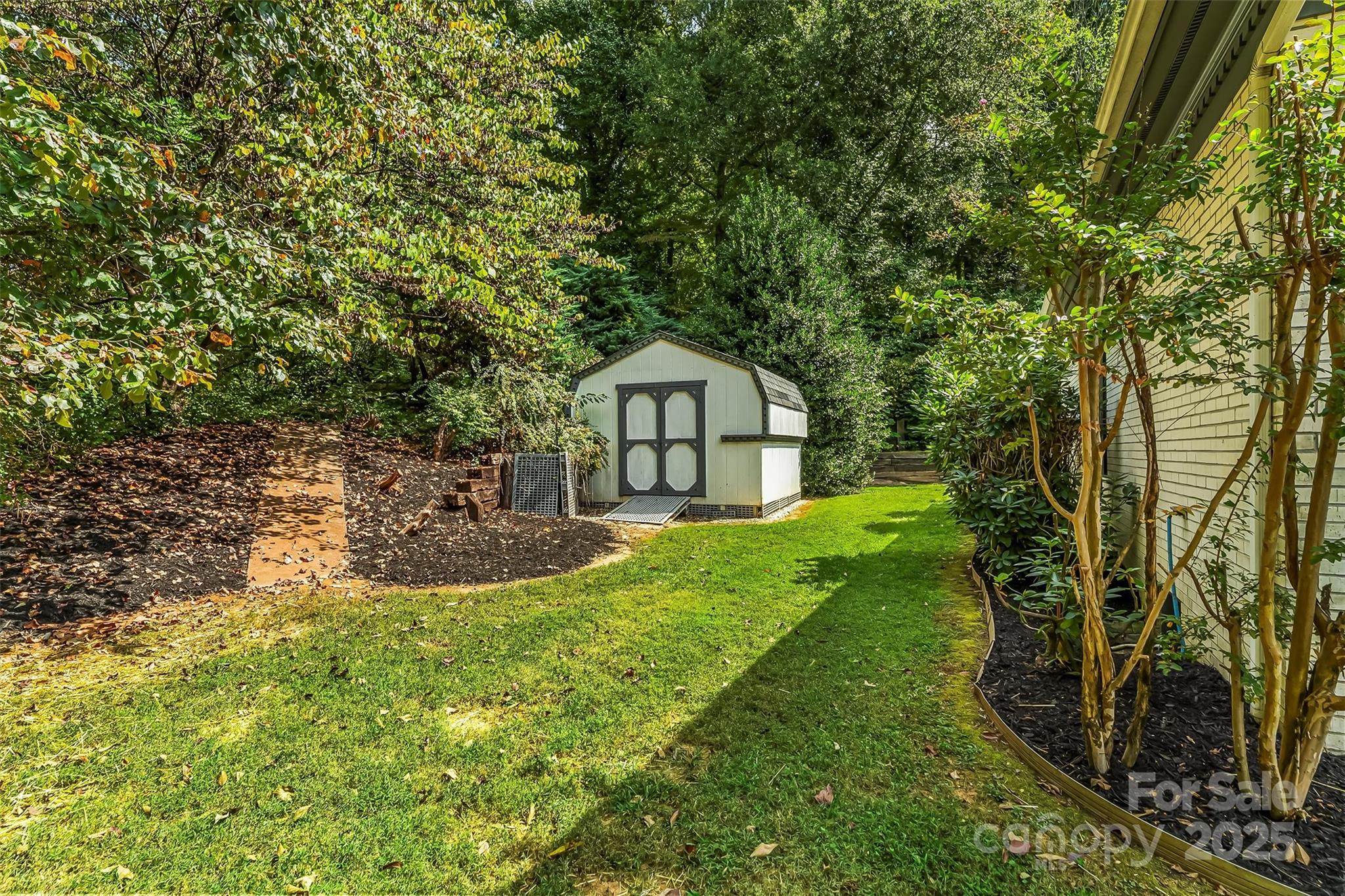 200 Woodland Drive — Marion