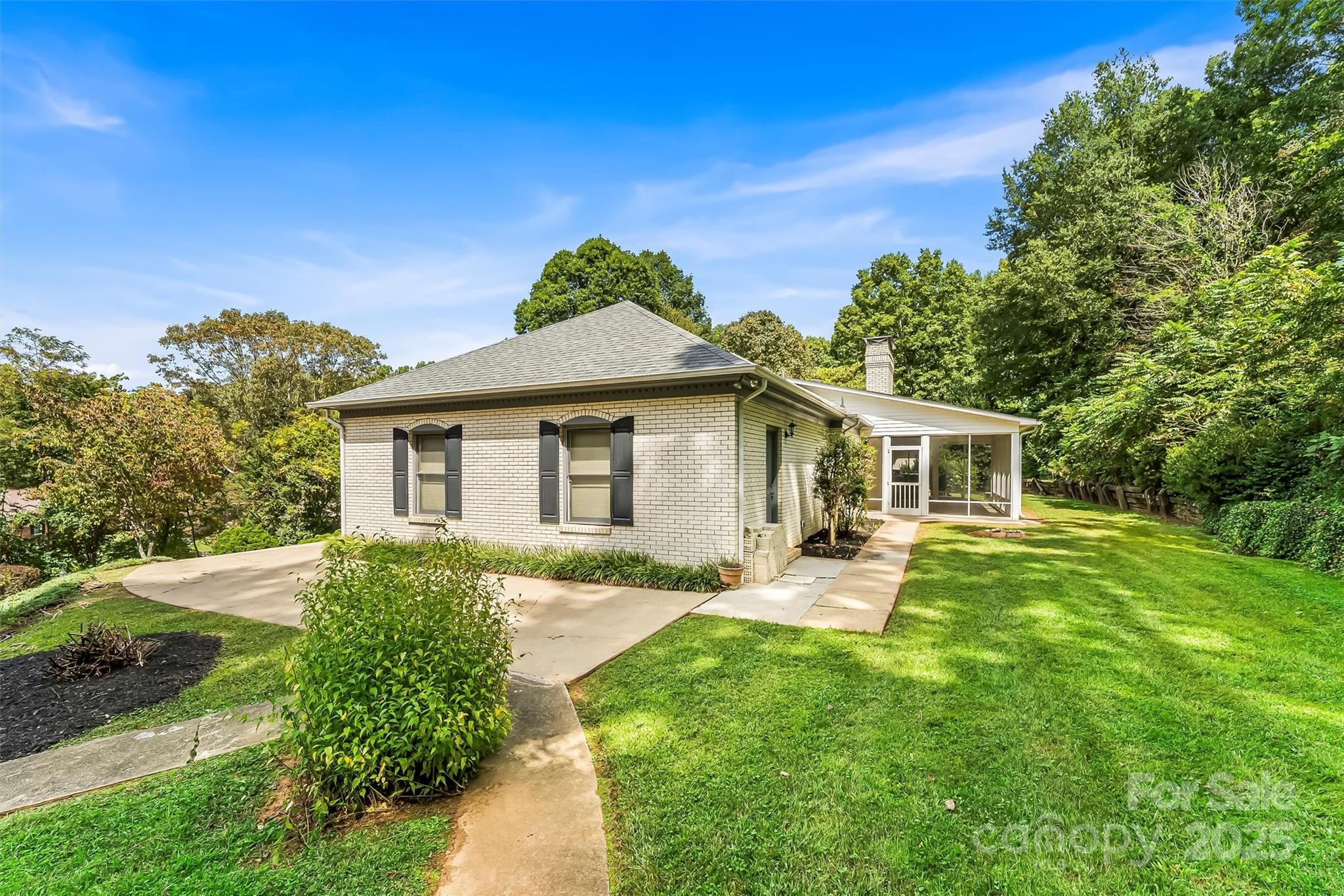 200 Woodland Drive — Marion
