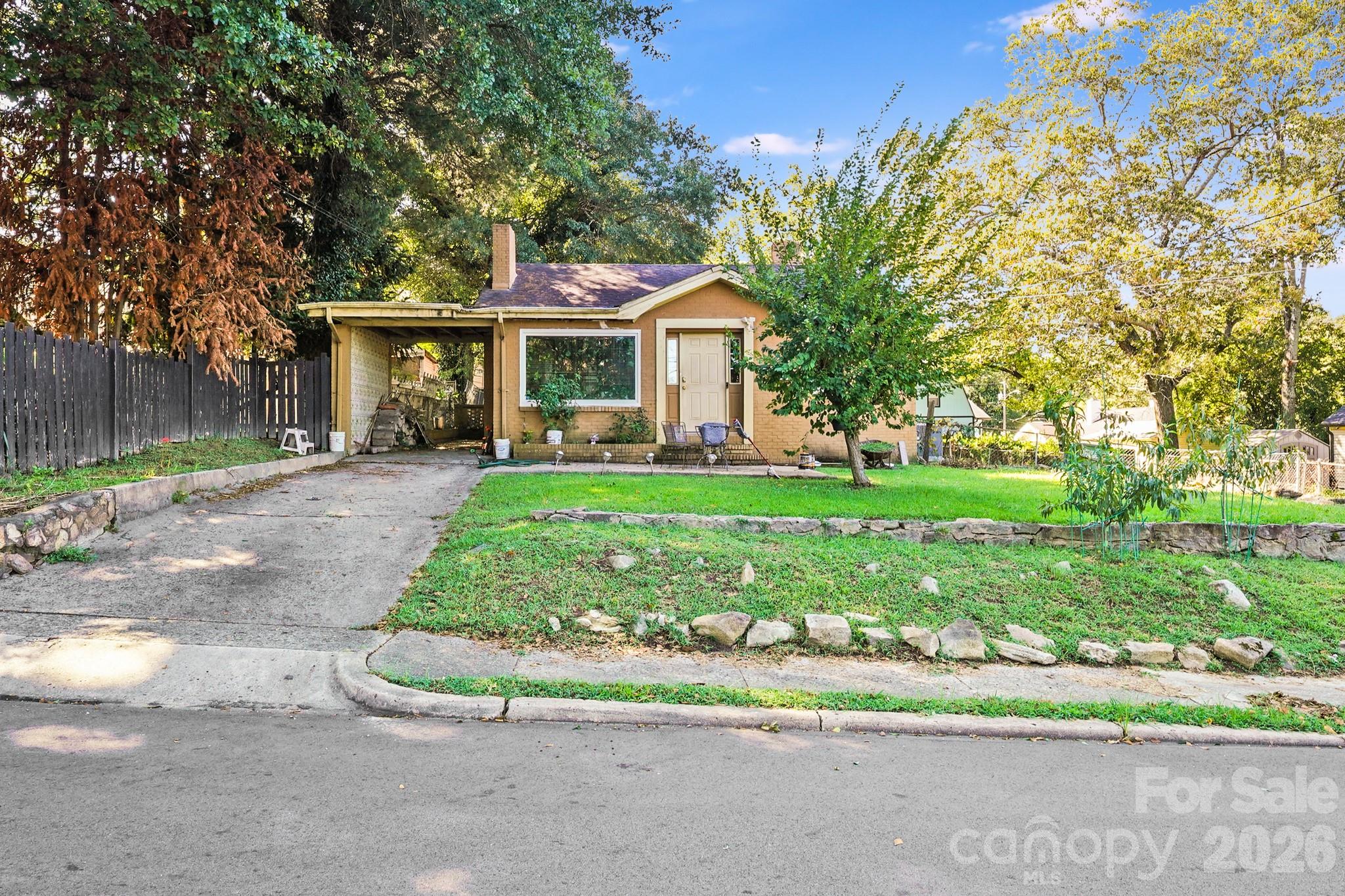 809 W Mauney Avenue — Gastonia